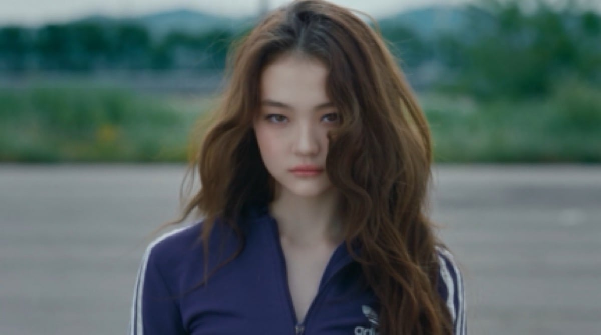 1200x670 MEOVV's Ella revealed: Korean netizens praise her vibe and visuals