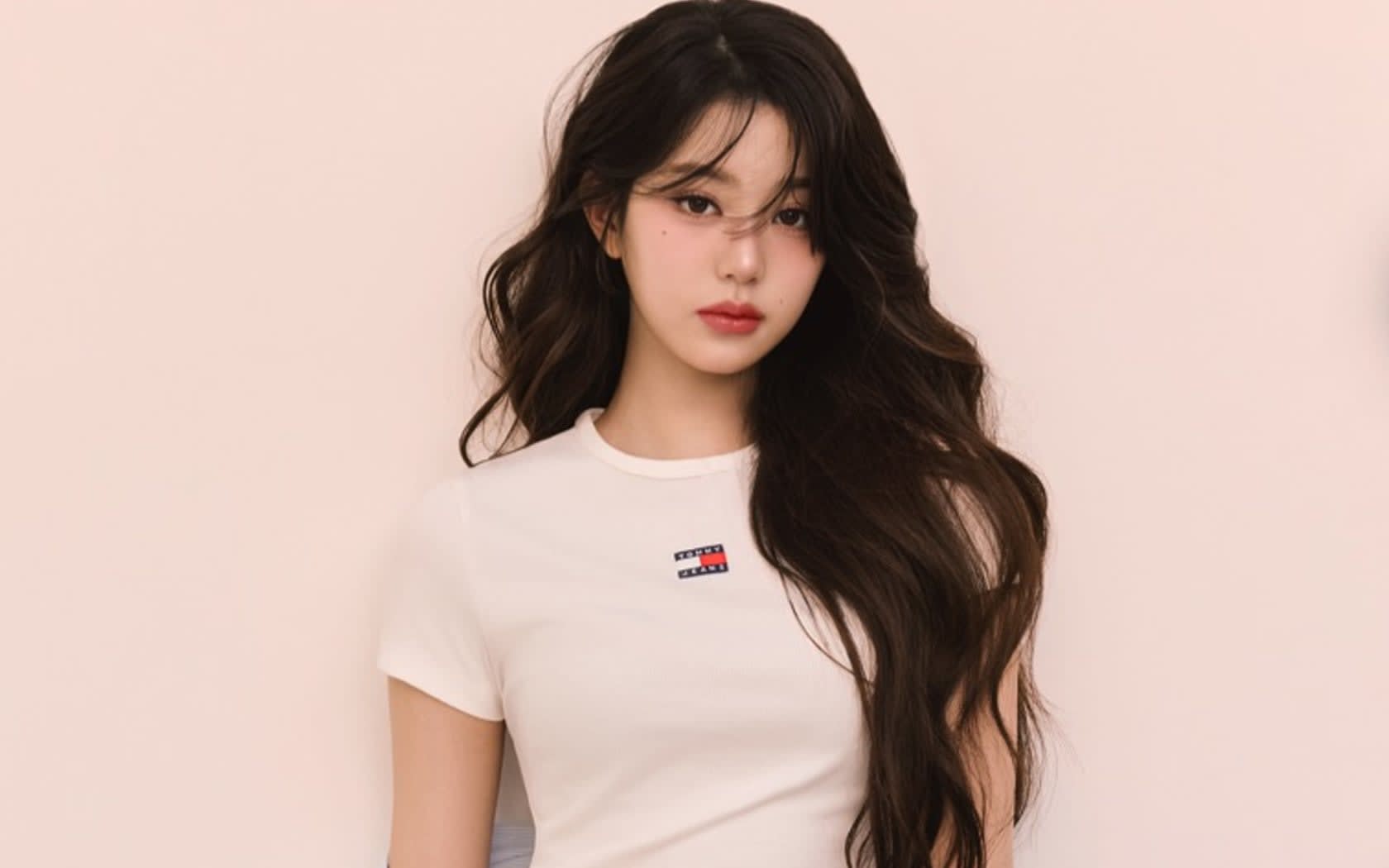 1680x1050 MEOVV's Ella revealed: Korean netizens praise her vibe and visuals