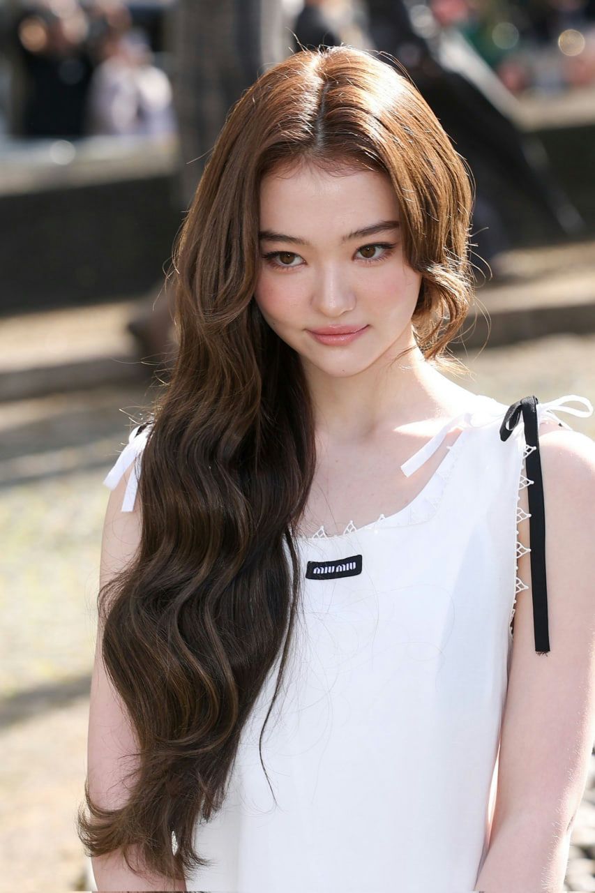 853x1280 MEOVV's Ella Nominated for Most Beautiful Face: Former Child Model Still Struggling to Break Through as an Idol