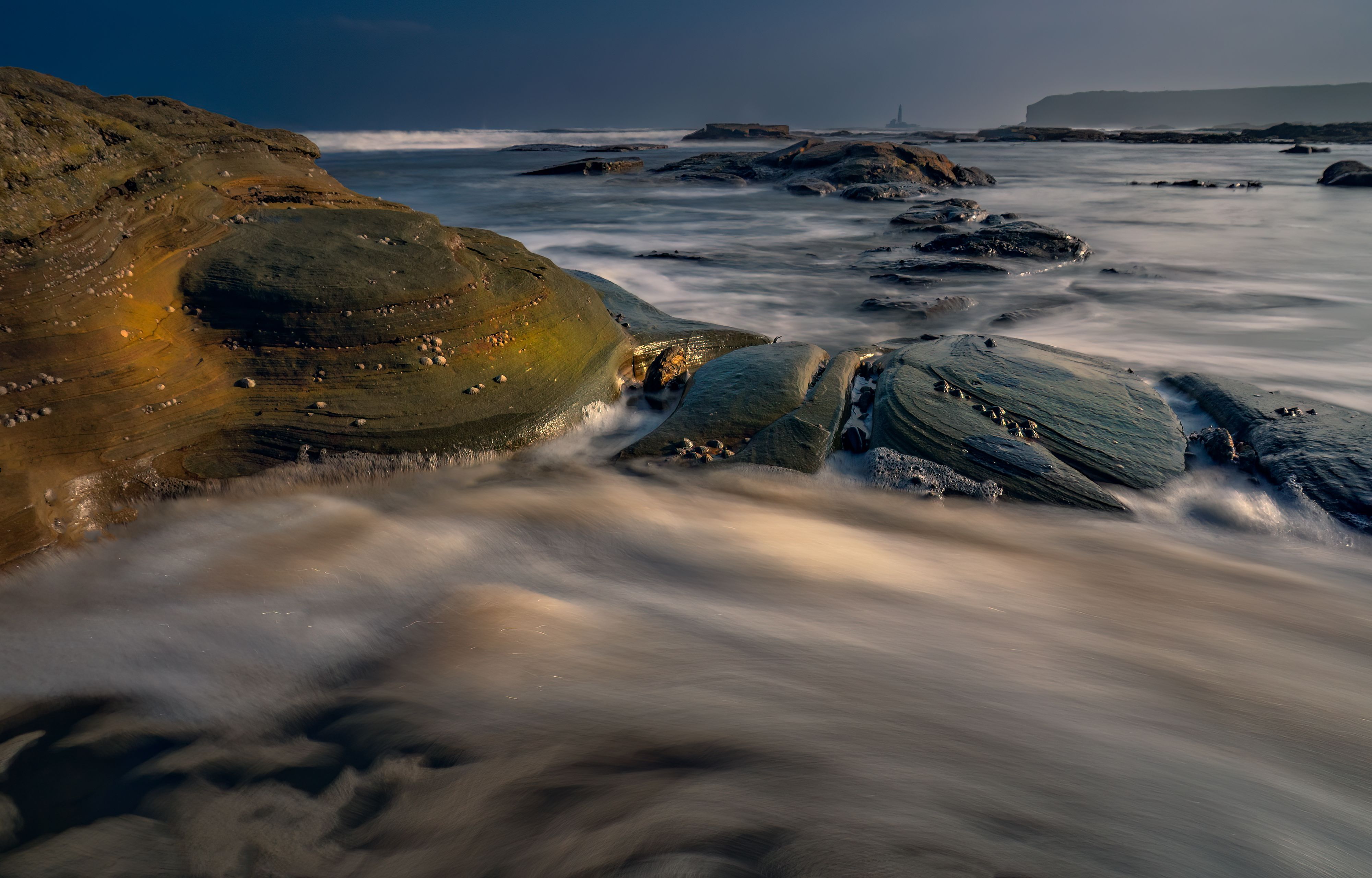4000x2560 Green and Brown Rocks on Sea Water · Free