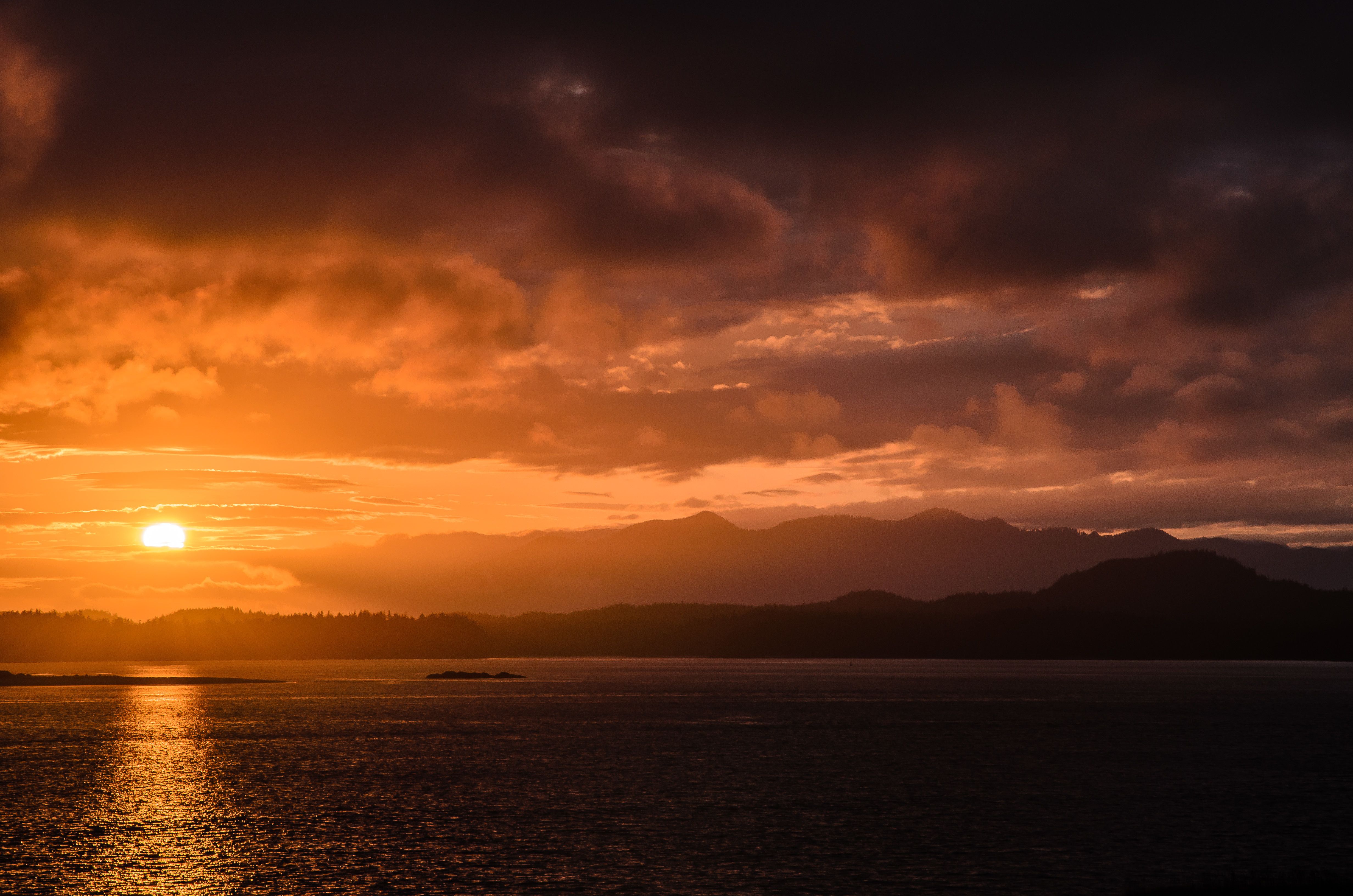 4928x3264 Wallpaper Body of Water Under Cloudy Sky During Sunset, Background Free Image