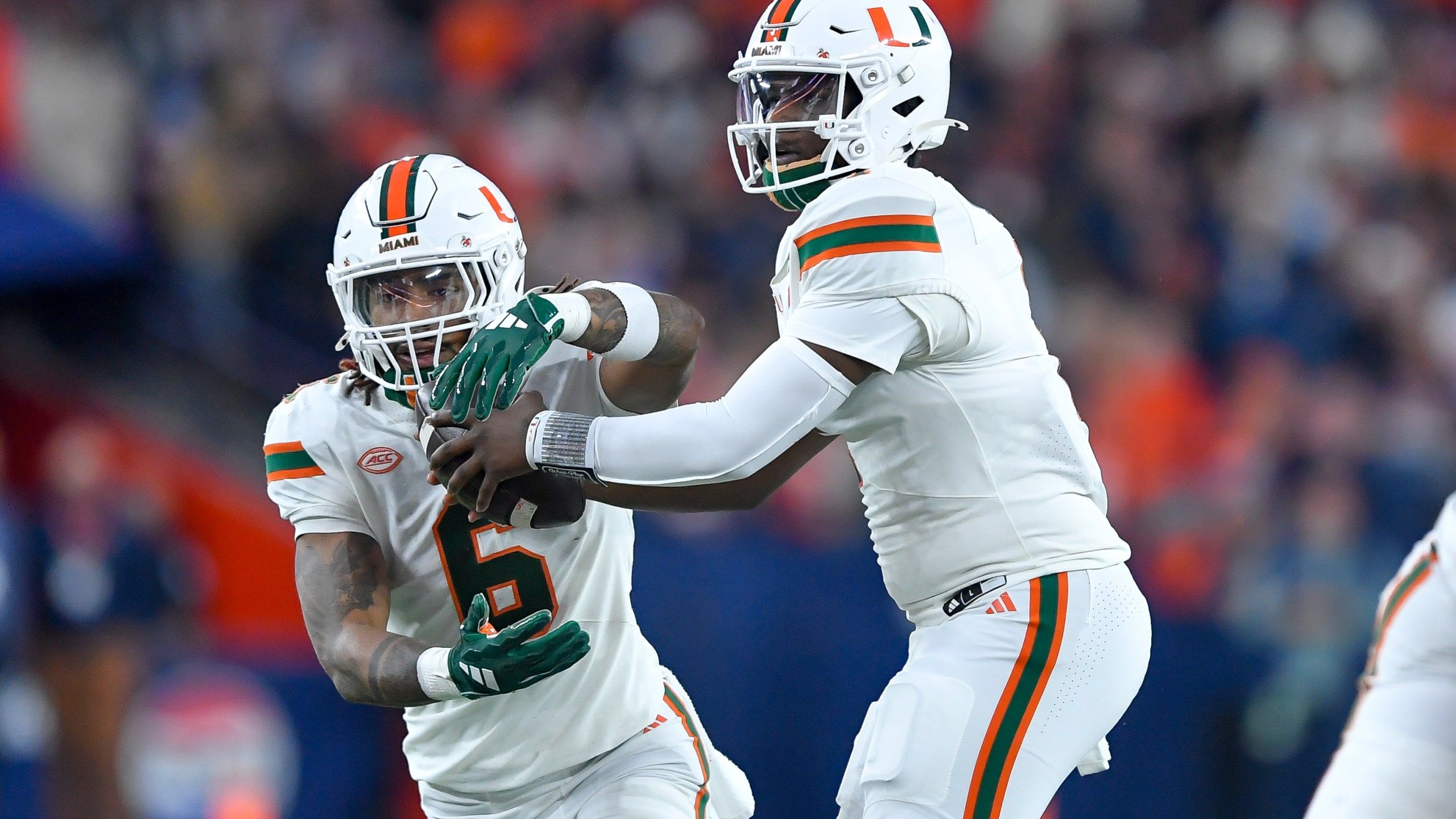 2560x1440 Miami's Cam Ward sets NCAA's Division I record with 156th career touchdown pass. WRIC ABC 8News