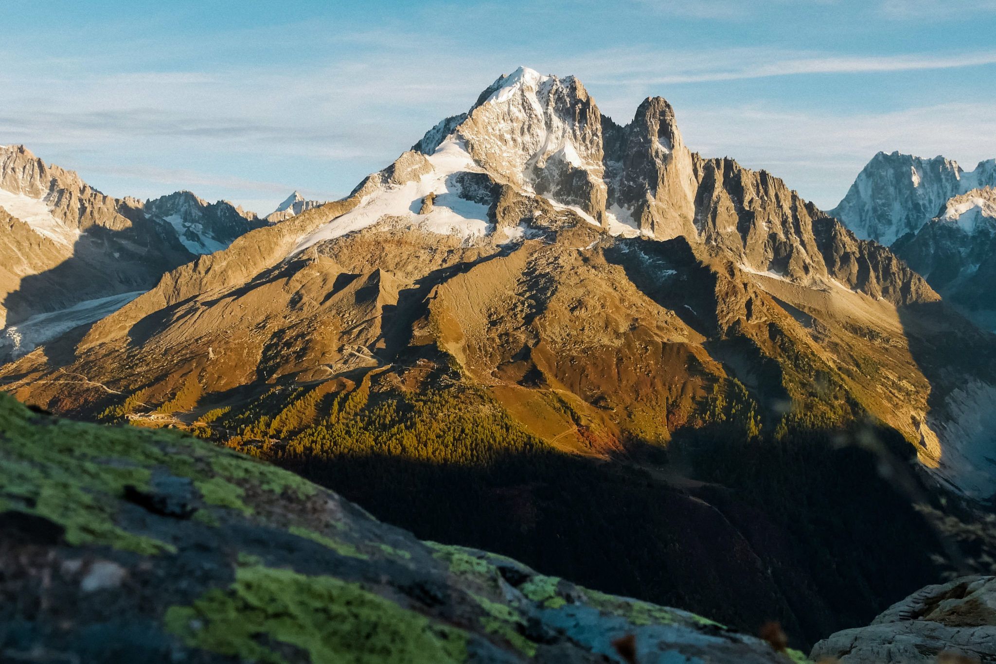 2048x1366 Enchanted hikes
