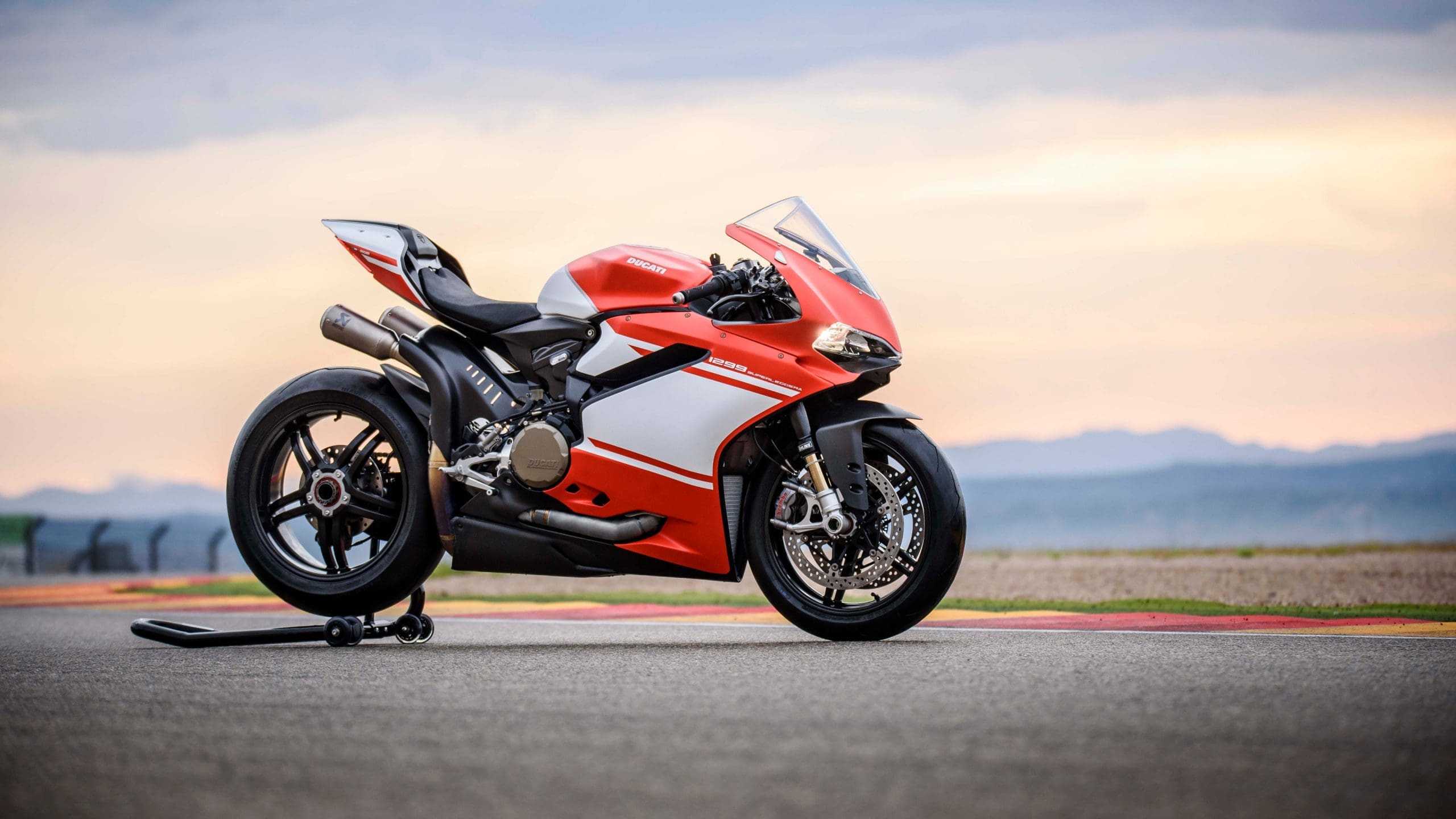 2560x1440 Ducati Superleggera Wallpaper