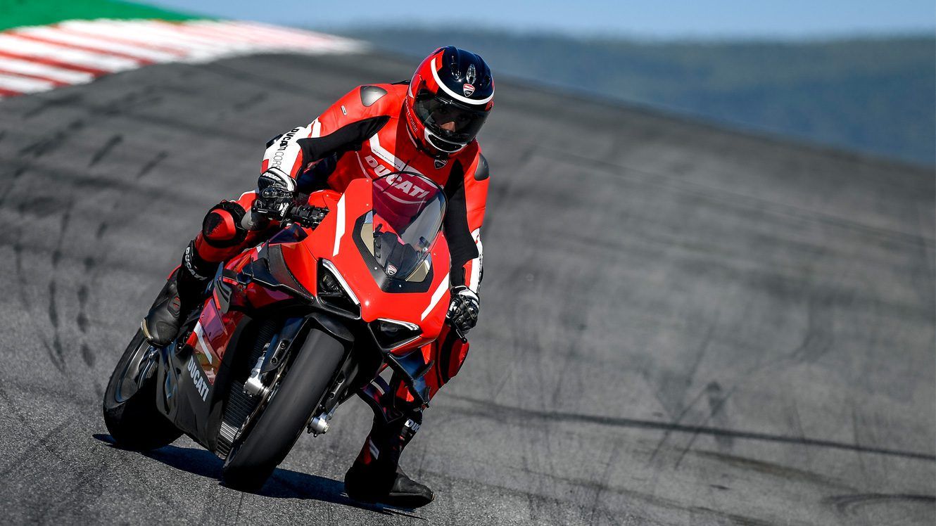 1330x748 Ducati Superleggera Wallpaper