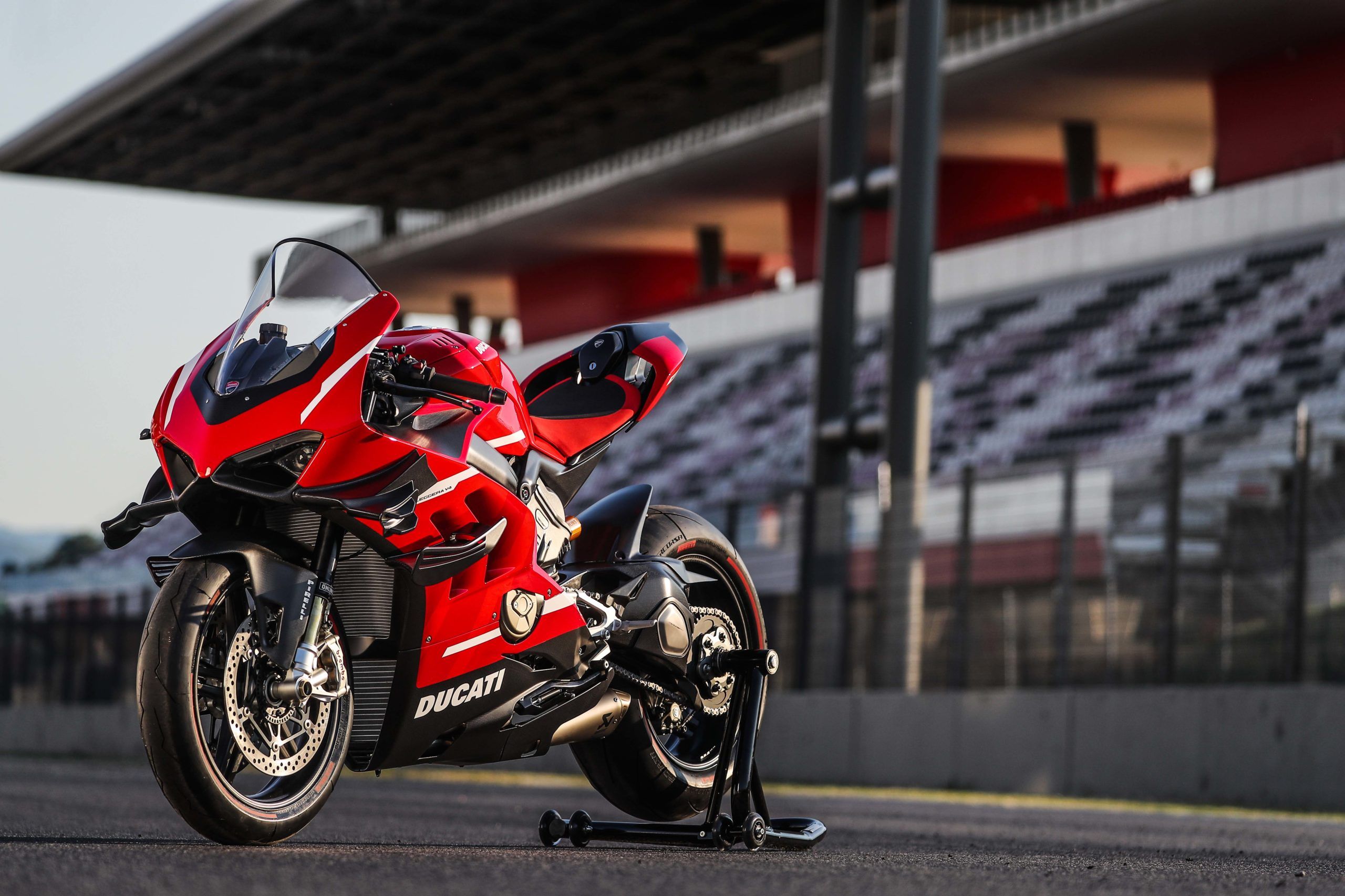 2560x1706 XXX: Too Many Hi Res Photo Of The Ducati Superleggera V4 & Rubber