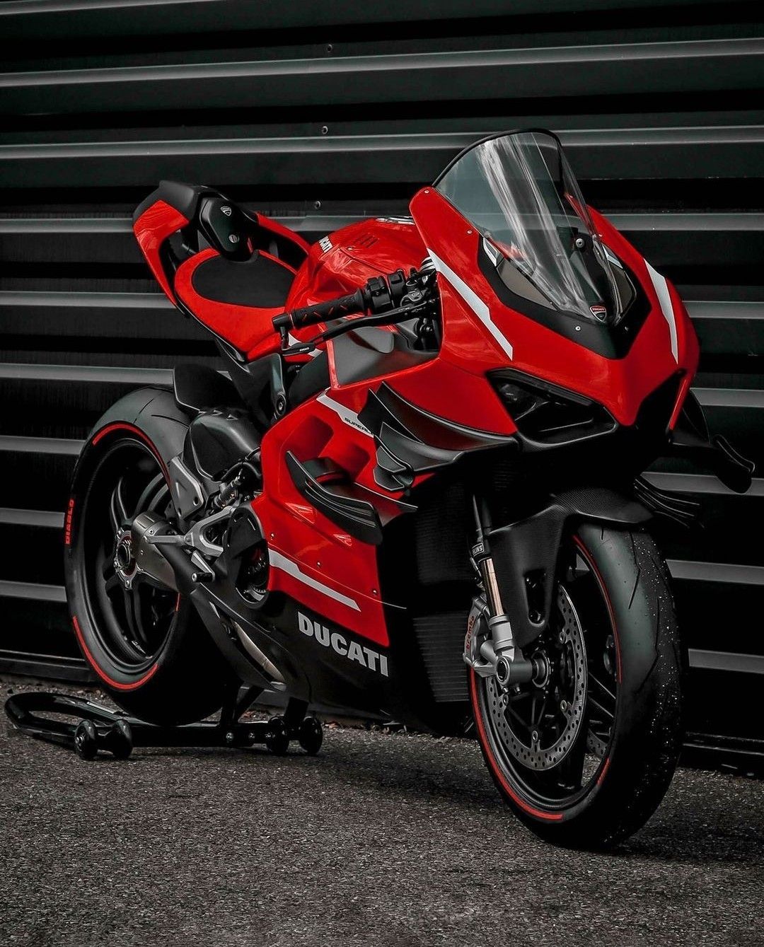 1080x1339 Ducati Superleggera V4
