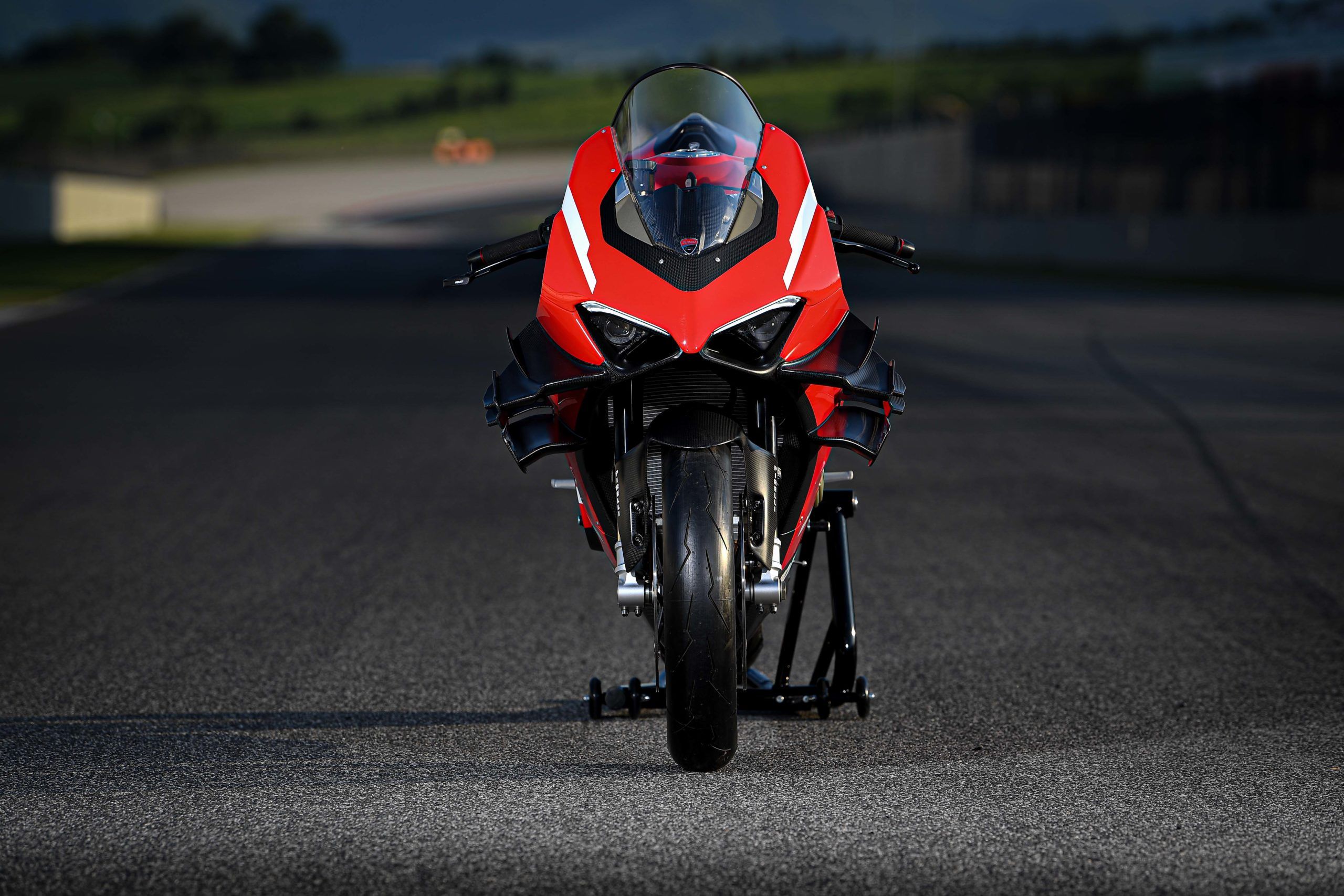 2560x1707 XXX: Too Many Hi Res Photo Of The Ducati Superleggera V4 & Rubber