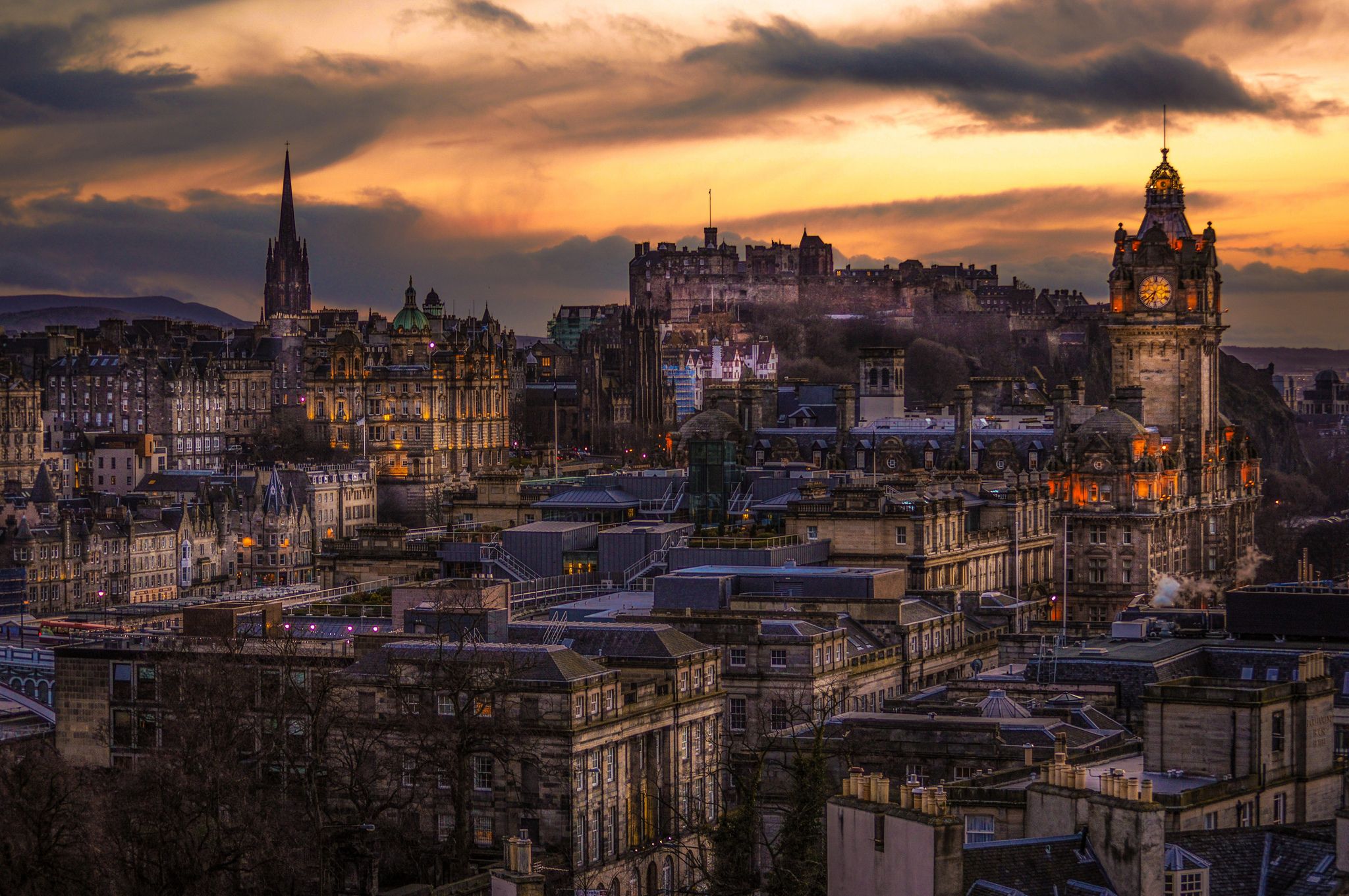 2048x1361 Wallpaper Scotland, UK, twilight, Edinburgh, old town, evening. lights for mobile and desktop, section город, resolution 2048x1361