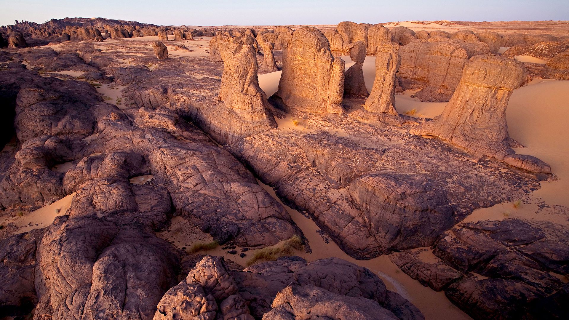 1920x1080 Monoliths And Rock Formations Of Youf Haket, Tassili Du Hoggar, Ahaggar Mountains, Algeria. Windows Spotlight Image