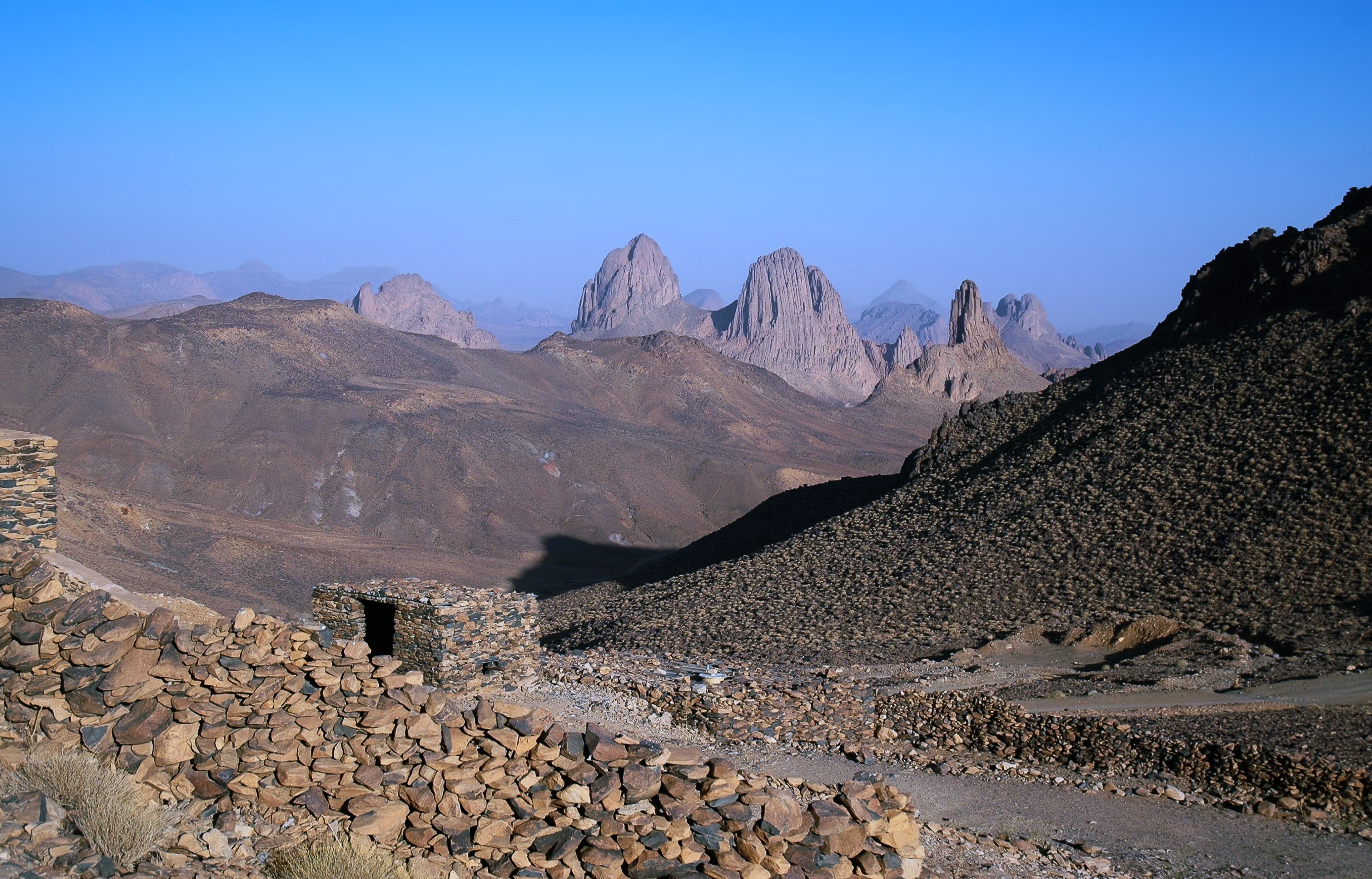 3840x2459 Hoggar Mountains Wallpaper