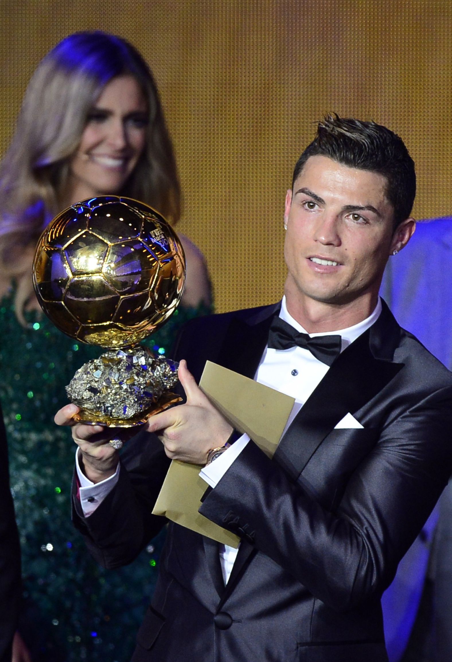 1576x2308 Emotional Ronaldo lifts Ballon d'Or