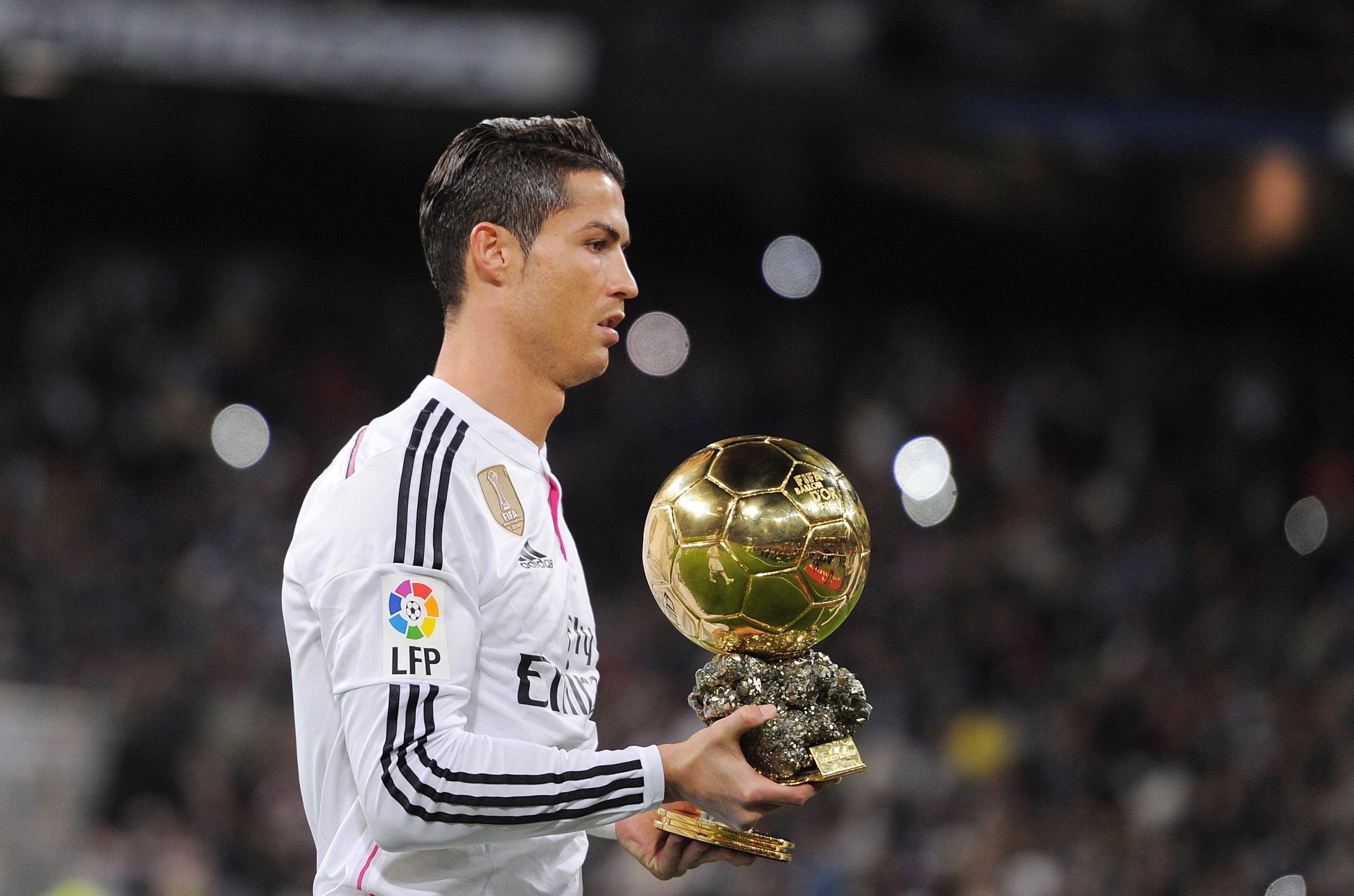 2400x1589 Cristiano Ronaldo wins 2016 Ballon D'Or ahead of Leo Messi -reports