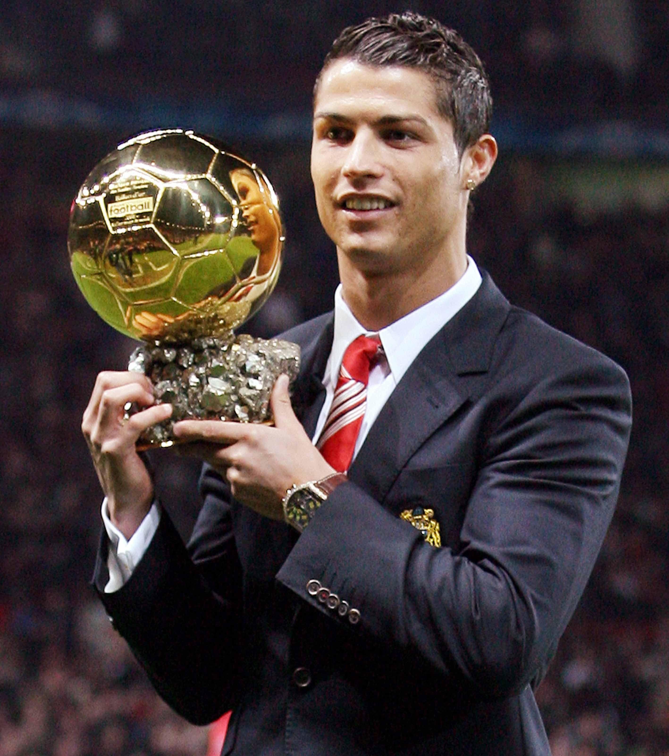 2835x3203 Ballon D'Or Cristiano Ronaldo Wallpaper