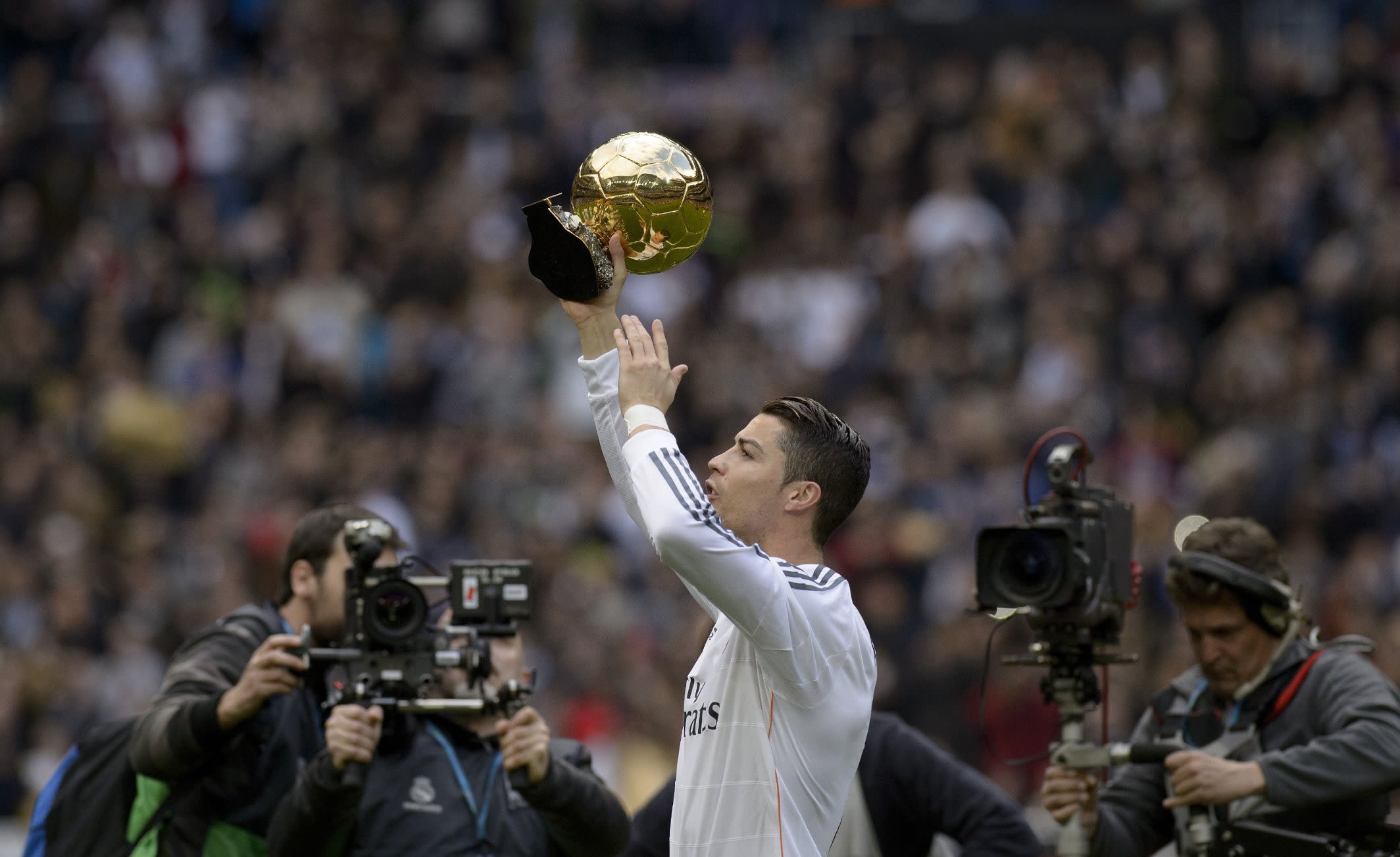 2128x1303 Ronaldo lifts Real Madrid to top spot