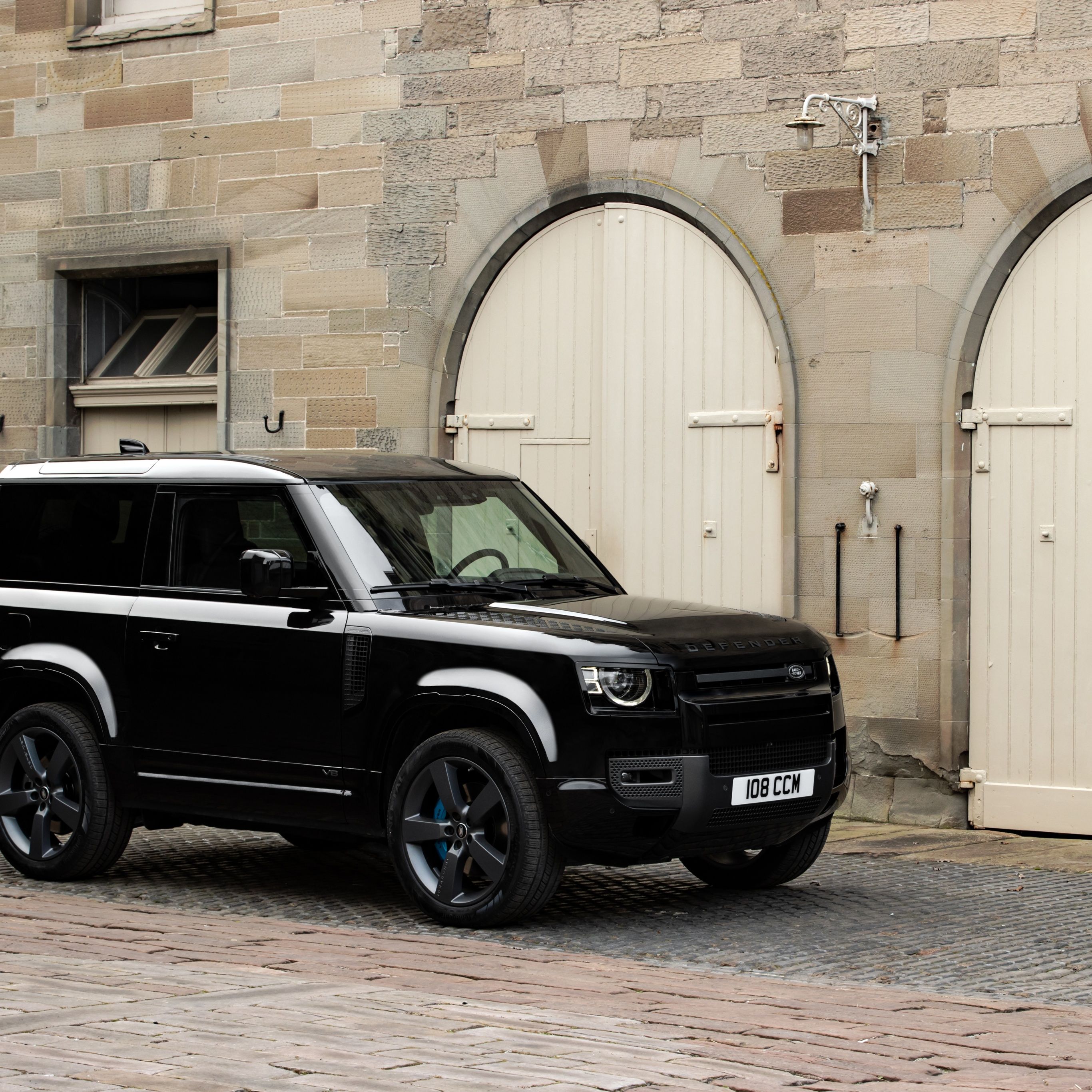 2732x2732 Land Rover Defender 90 V8 Carpathian Edition Wallpaper 5K