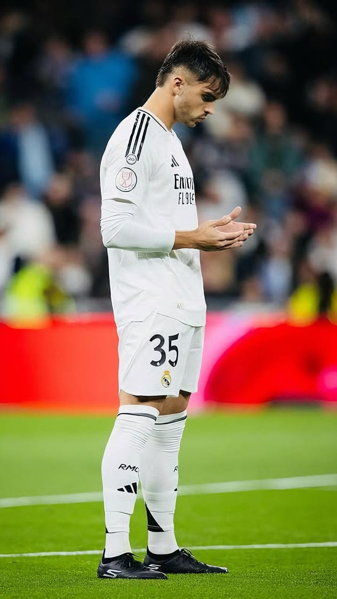 1080x1919 Raúl Asencio Wallpaper