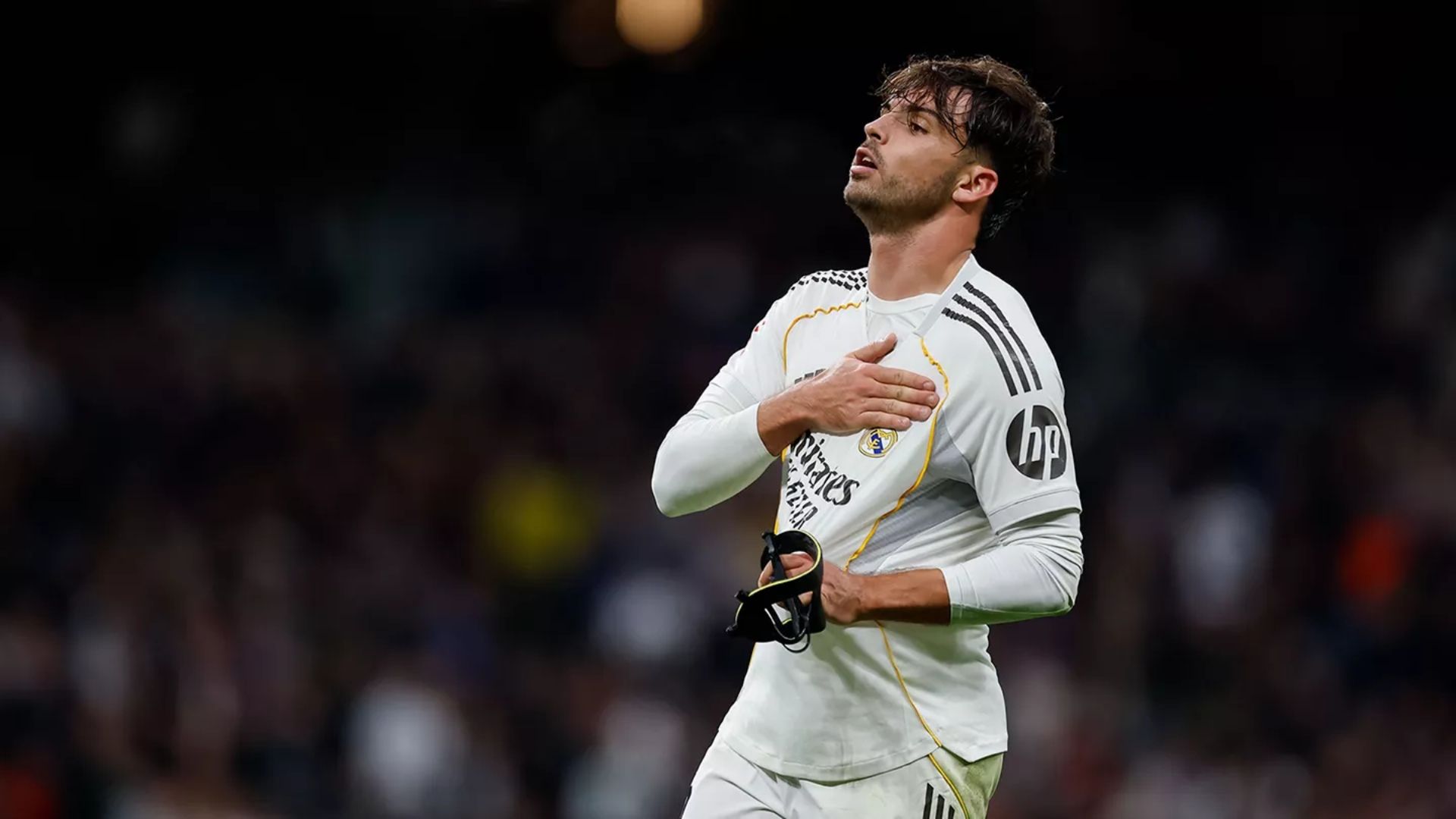 1920x1080 Raúl Asencio emerge como referente en el Bernabeú y habla de la deuda con la afición: “Nos sentíamos culpables”. DAZN News ES
