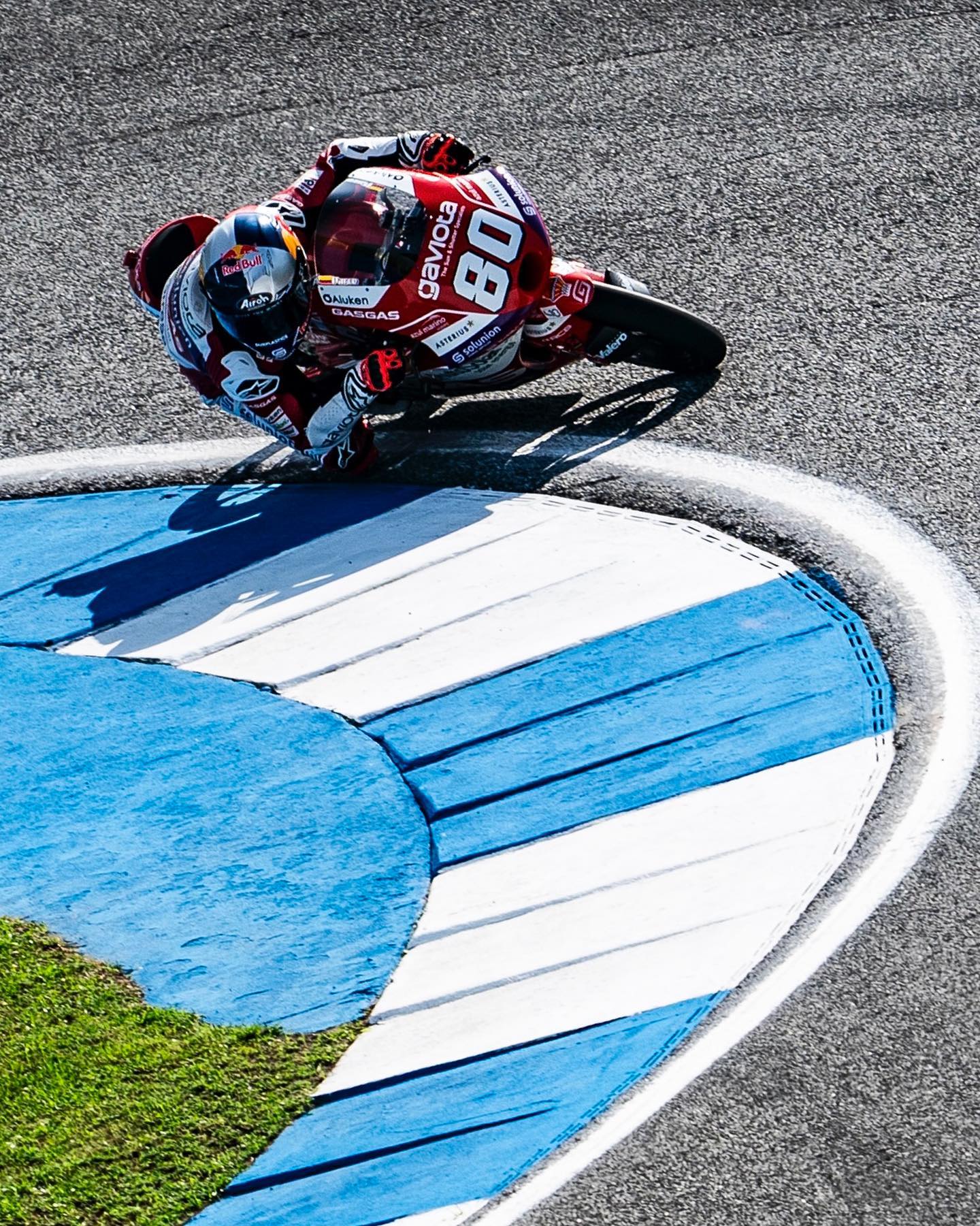 1440x1801 People who don't watch Moto3 are missing some epic action. David Alonso wins ThaiGP and is surely in Championship race