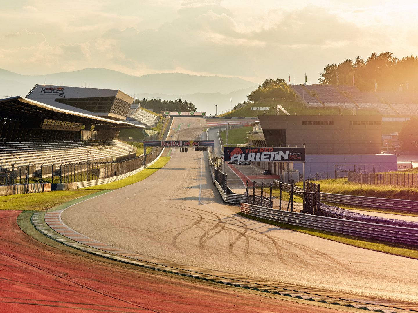 1440x1080 Book room: Red Bull Wing. Red Bull Ring
