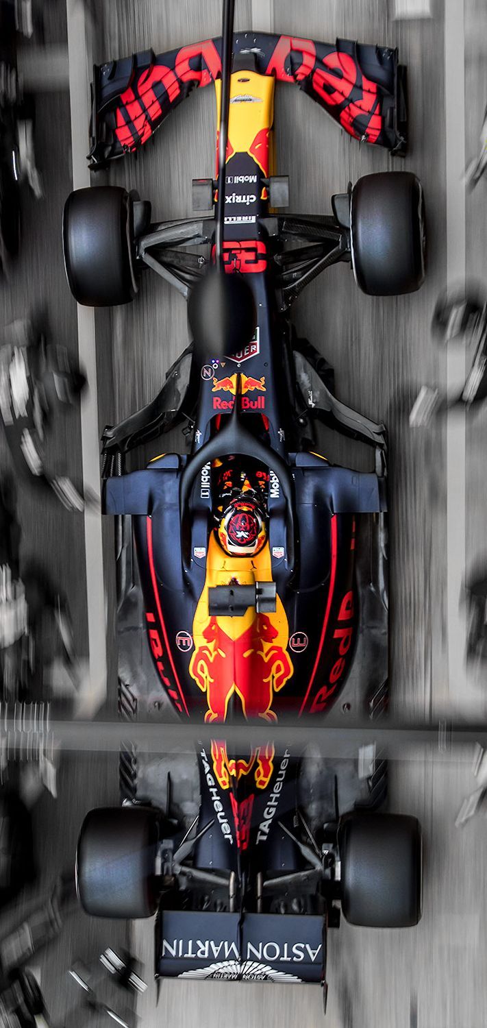 711x1500 Red bull pit stop