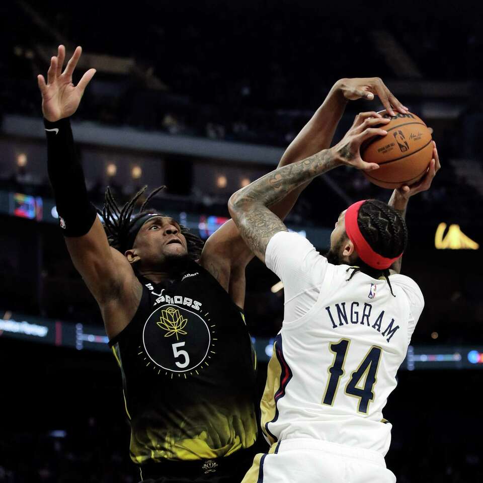 960x960 Warriors' Kevon Looney On Verge Of Rare Back To Back All 82 Seasons