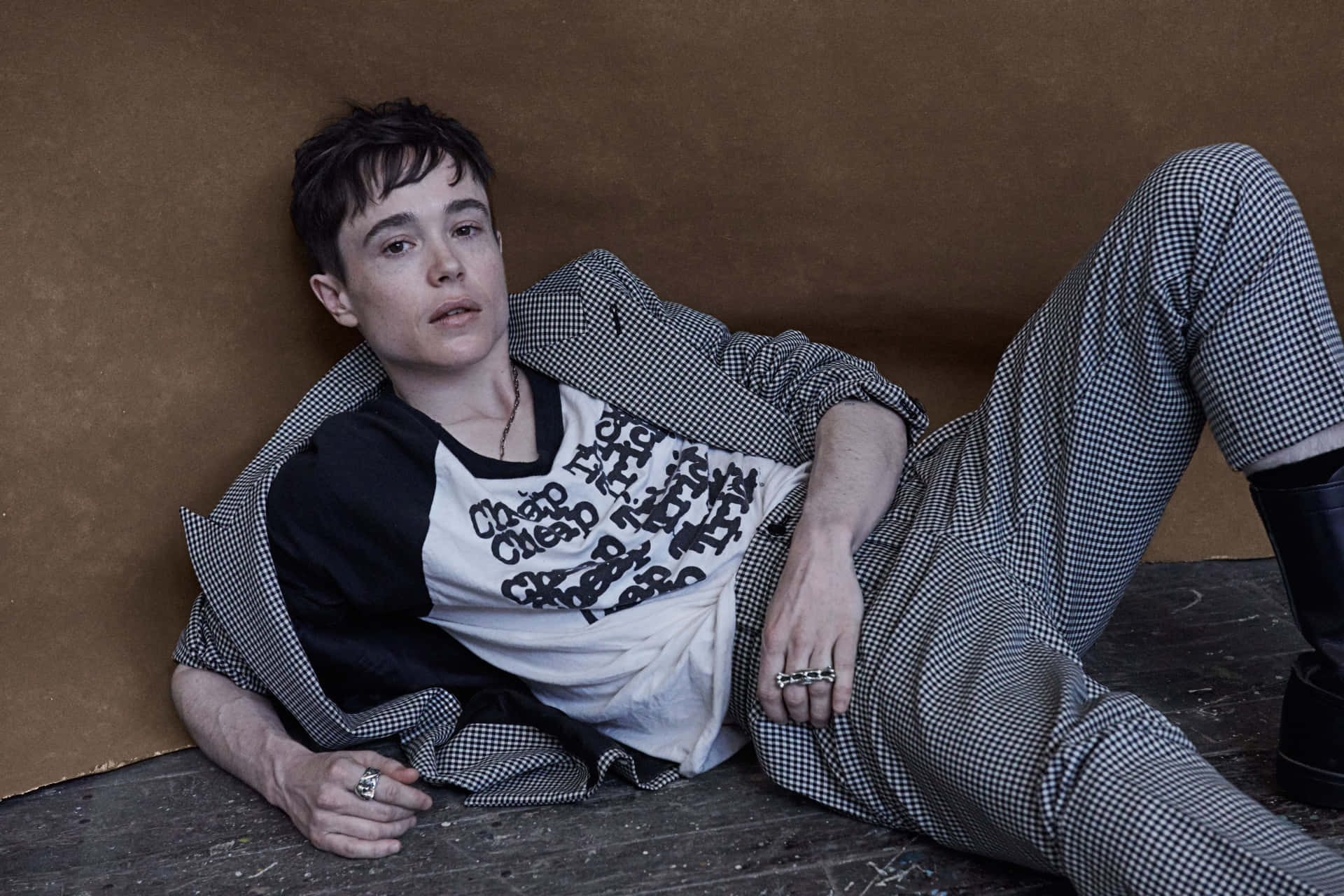 1920x1280 Elliot Page Casual Photohoot Wallpaper