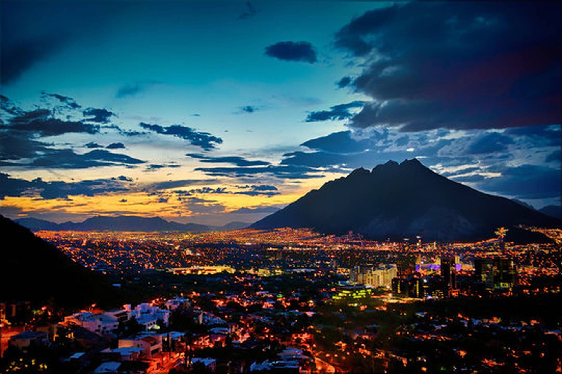 1920x1277 Scenery Of Monterrey Wallpaper