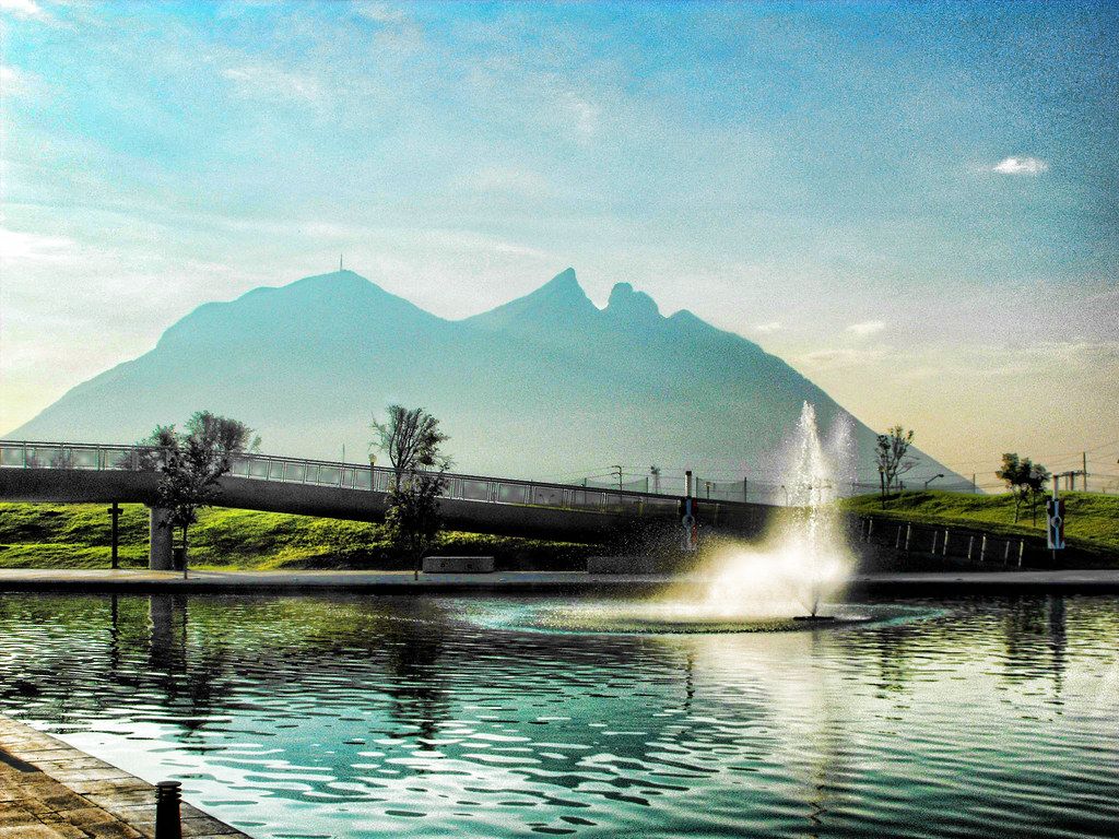 1024x768 cerro de la silla Monterrey Nuevo Leon. el simbolico cerro