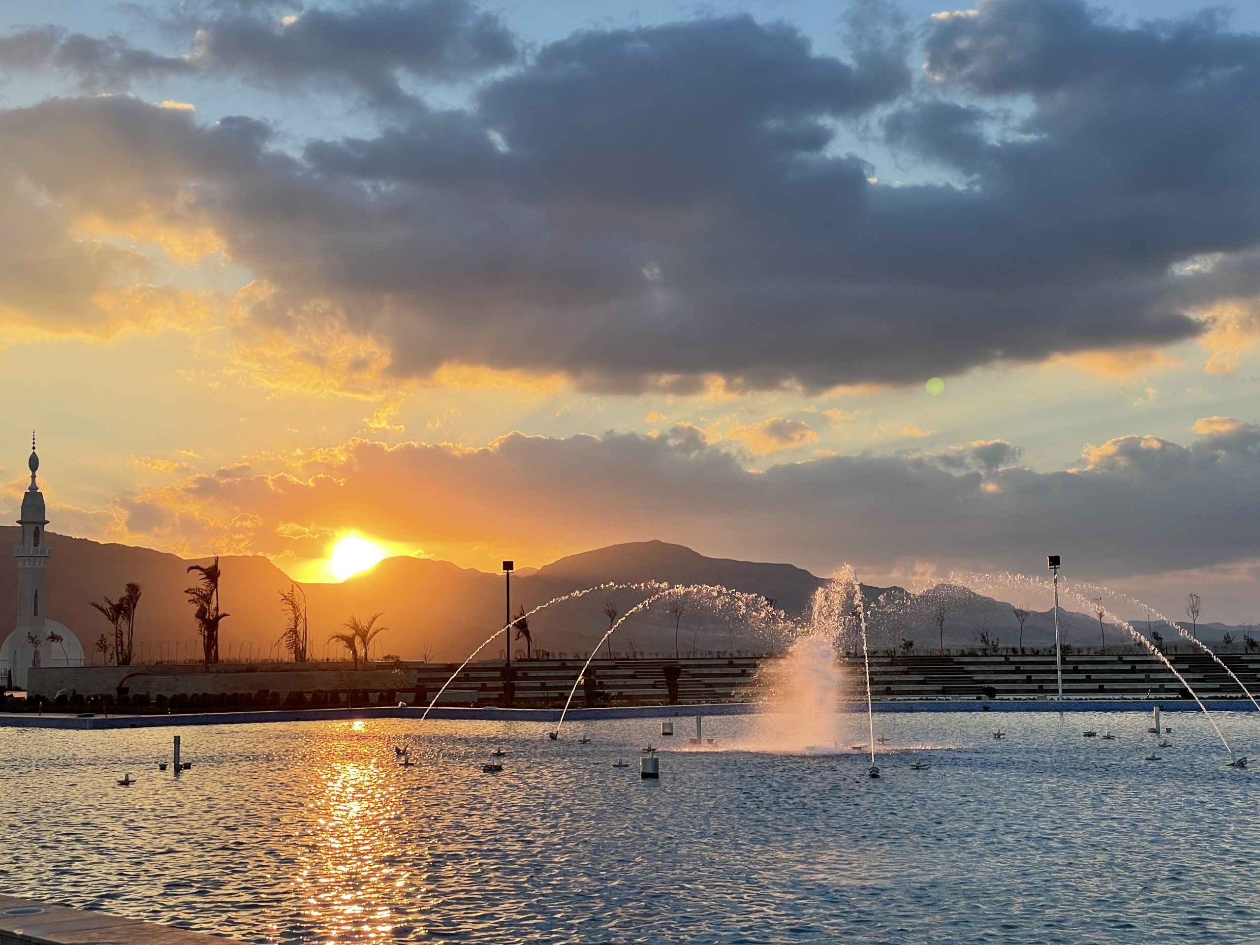 2560x1920 New Galala City Fountain Watershow