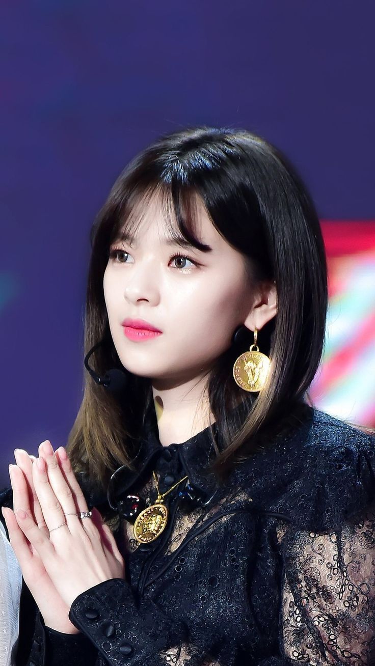 736x1308 Jeongyeon