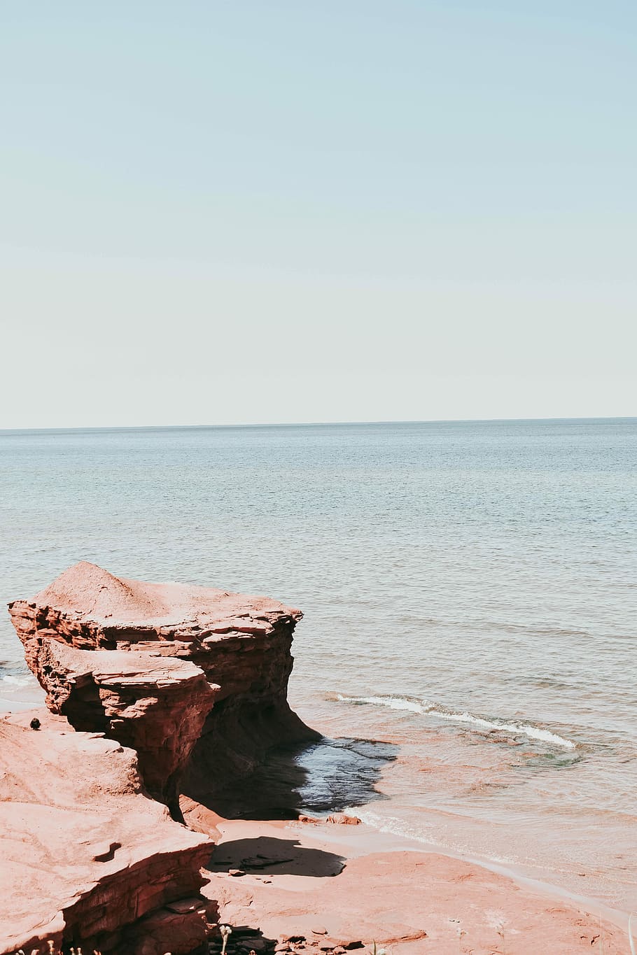 910x1365 stone, sea, cliff near seashore, water, rock, sand, wallpaper, iphone wallpaper
