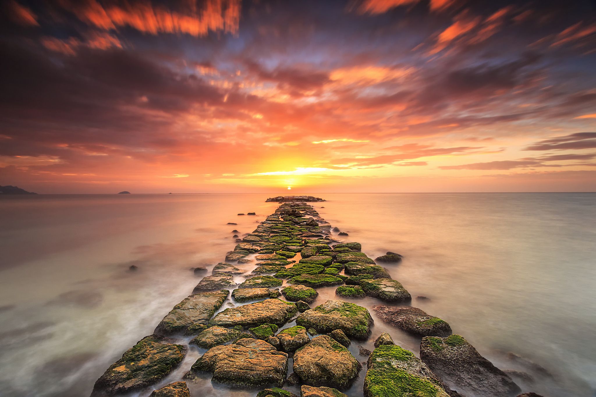 2048x1365 Wallpaper sea, sunset, stones, moss for mobile and desktop, section пейзажи, resolution 2048x1365