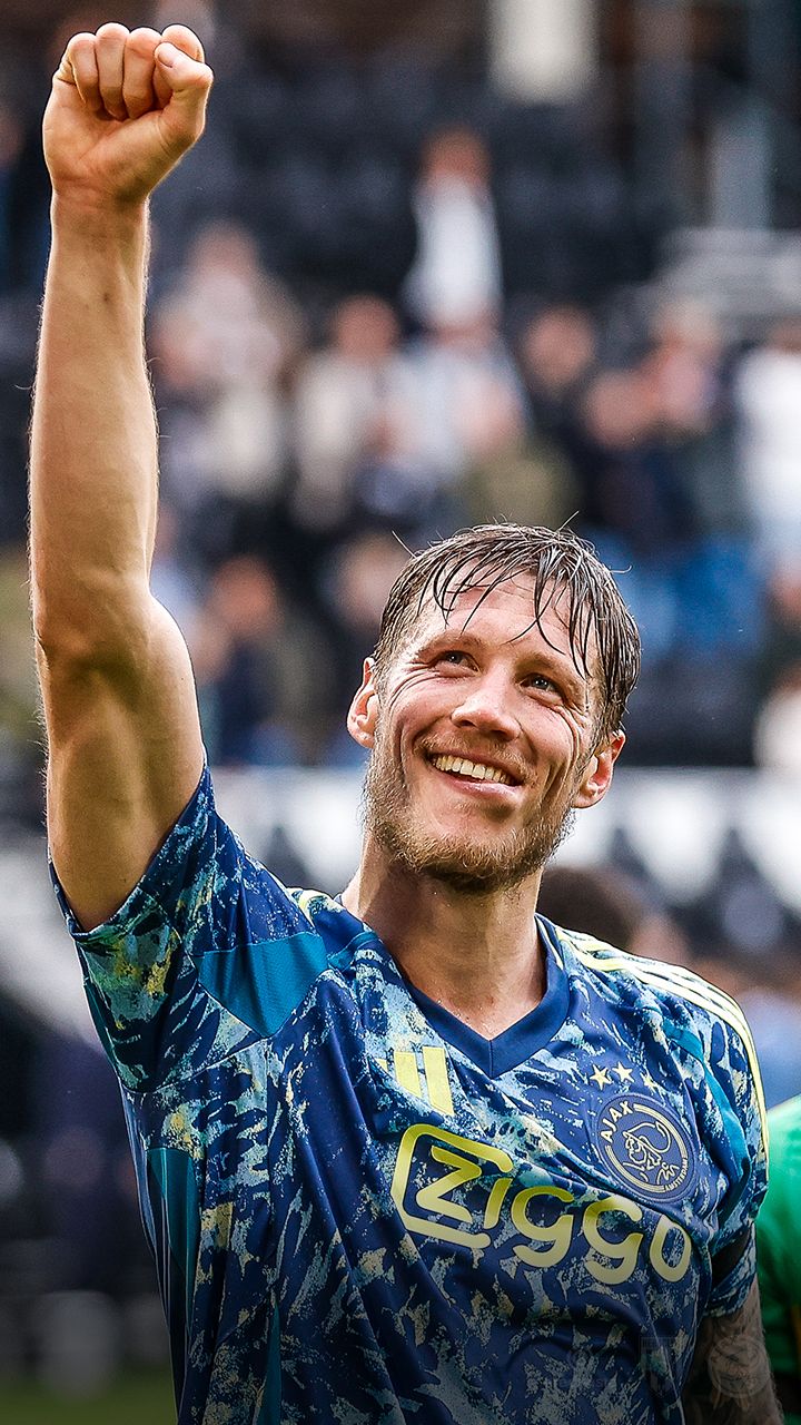 720x1280 Weghorst rijgt doelpunten én wallpaper aaneen