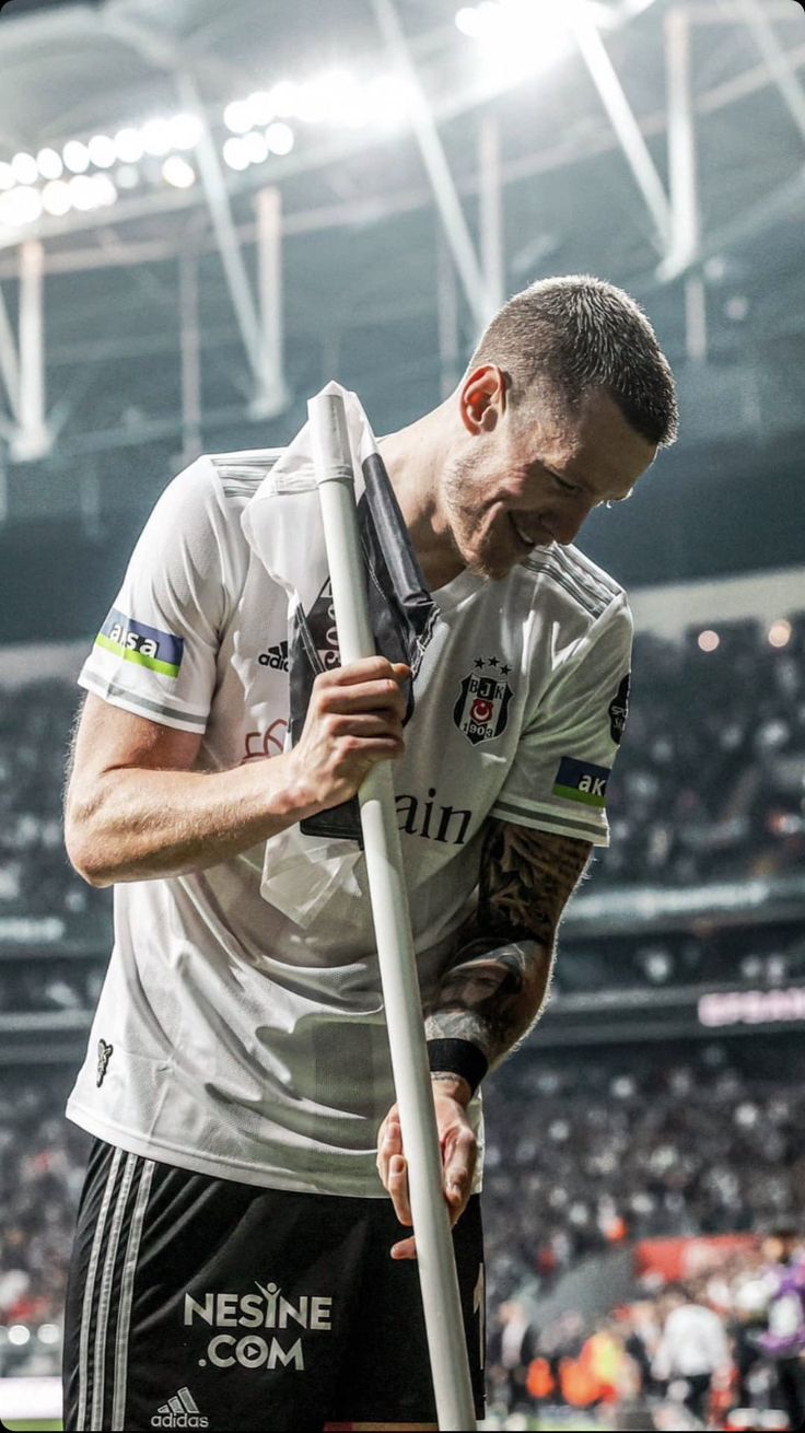 736x1310 Wout Weghorst Beşiktaş Wallpaper