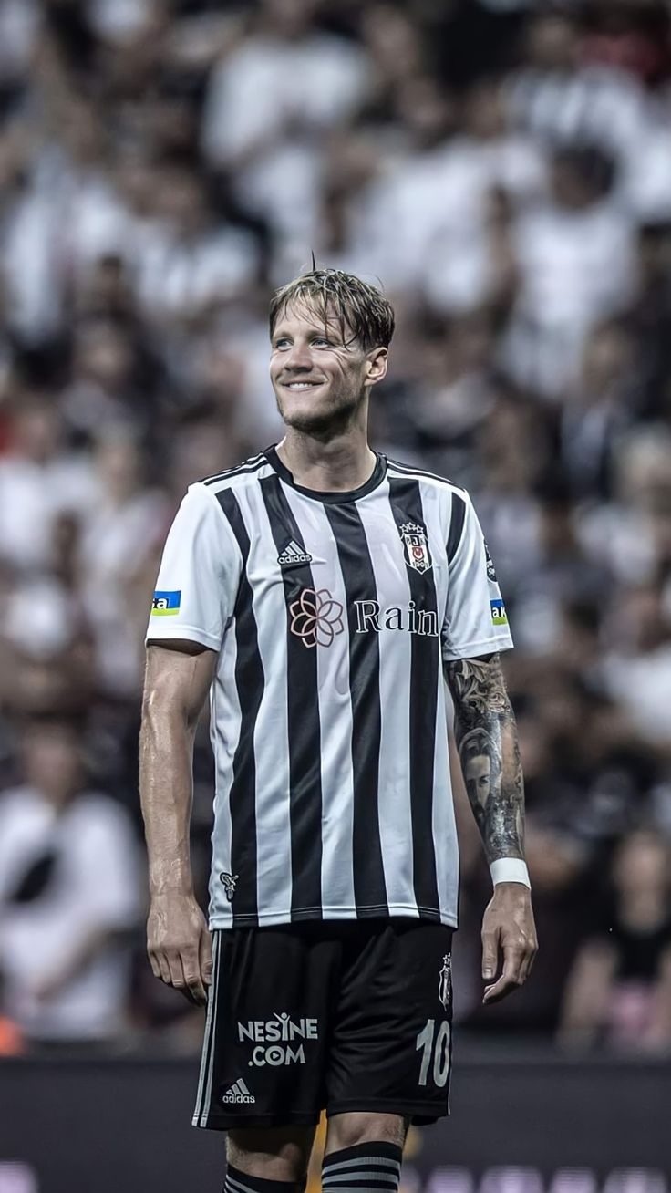 736x1308 Wout Weghorst Wallpaper