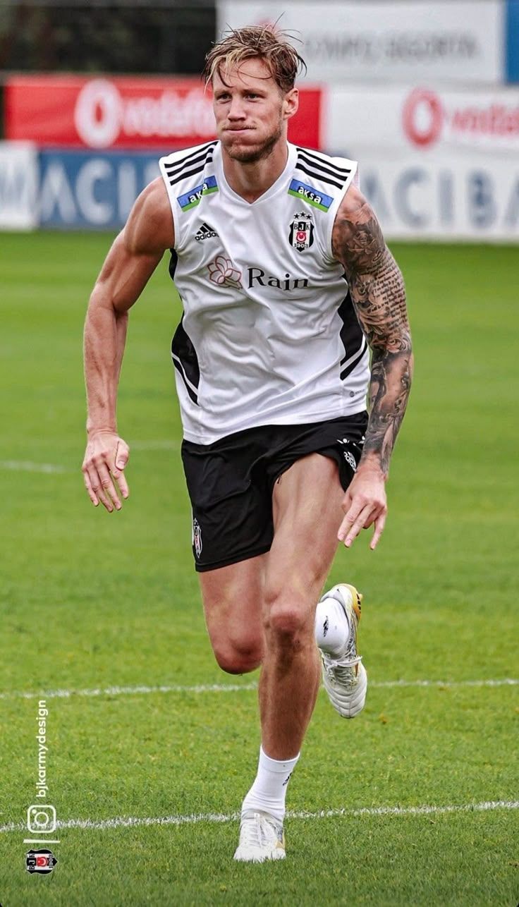 736x1286 Wout Weghorst