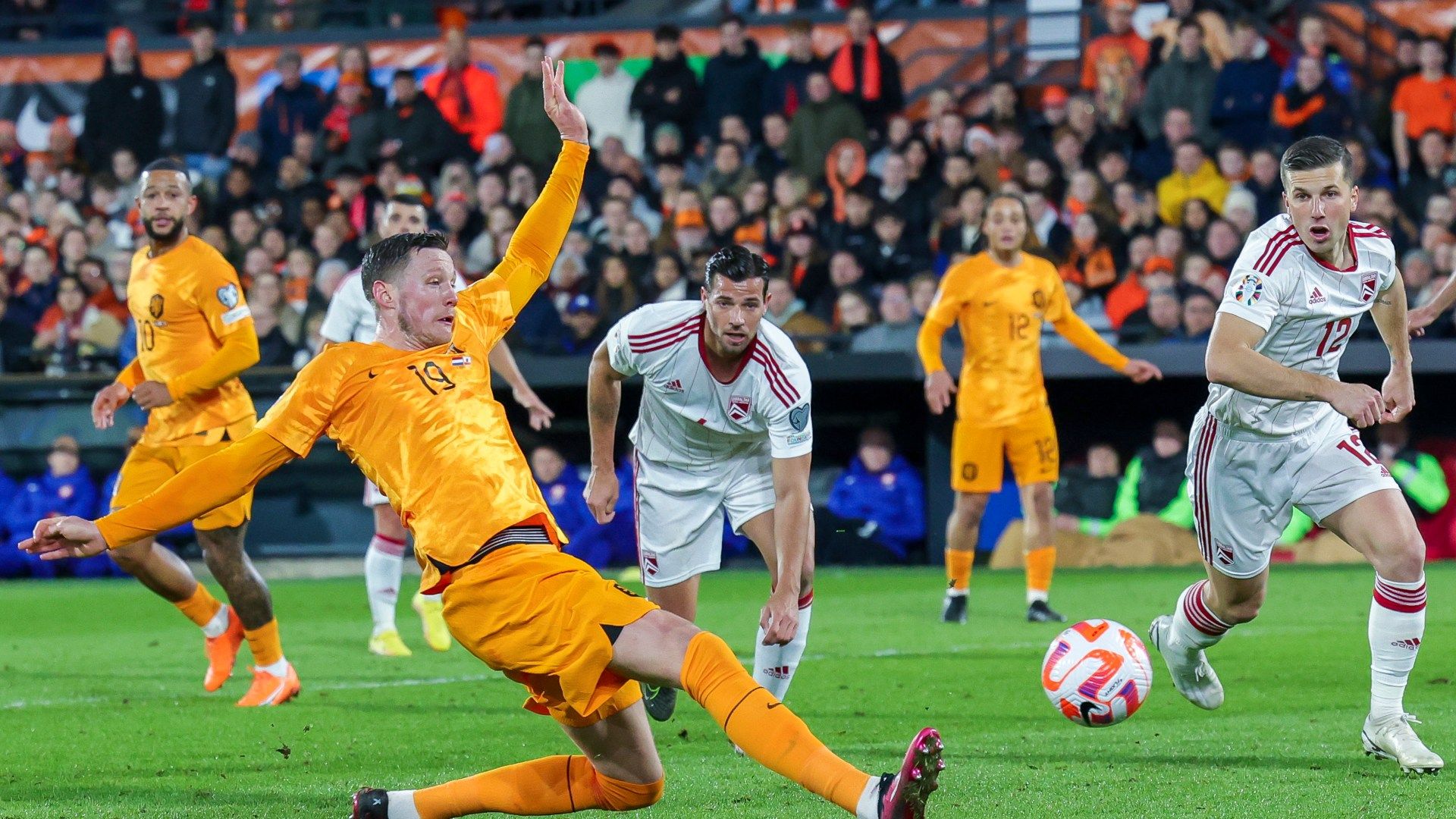 1920x1080 Manchester United fans puzzled with Wout Weghorst as Netherlands have 51 shots and Nathan Ake scores twice