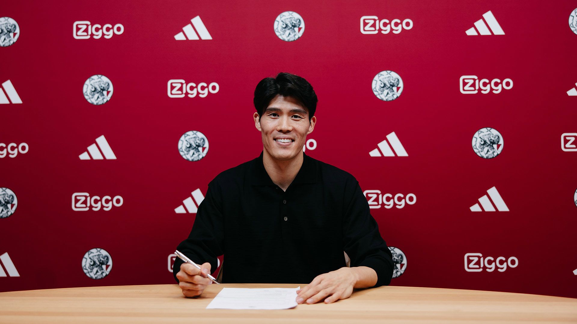 1920x1080 Ajax signs Takehiro Tomiyasu