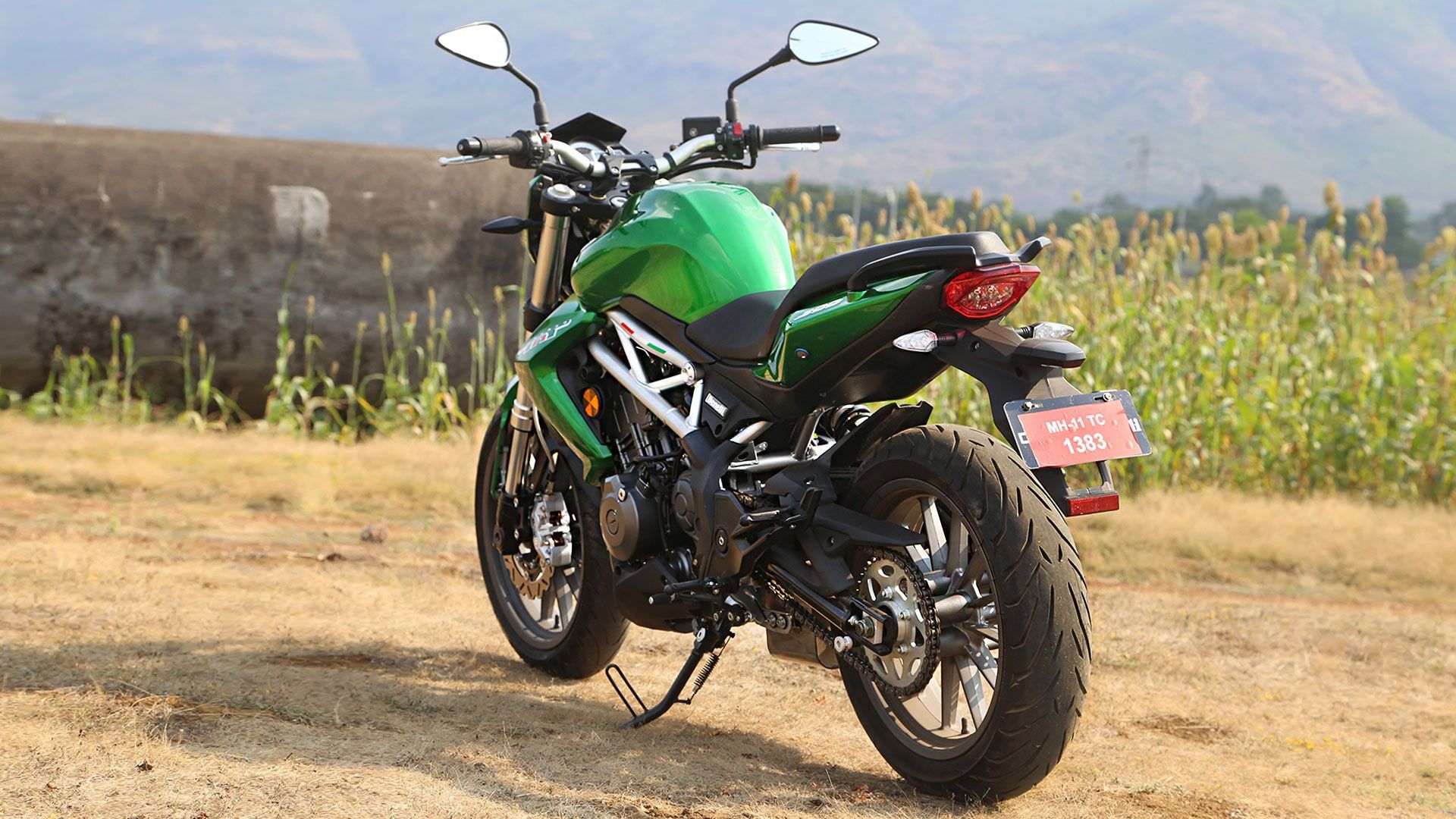 1920x1080 Benelli TNT 300 2015 STD Bike Photo