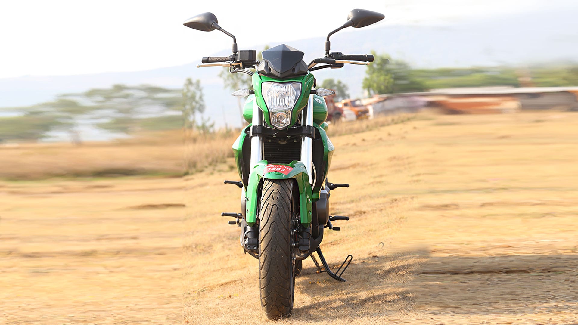1920x1080 Benelli TNT 300 2015 STD Compare Bike Photo