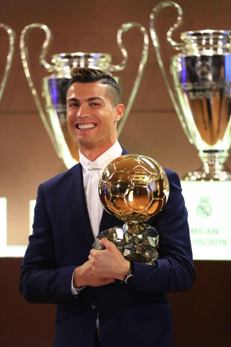 800x1200 BREAKING NEWS: Ronaldo beats Messi, wins 2017 Ballon d'Or News Sports Nigeria