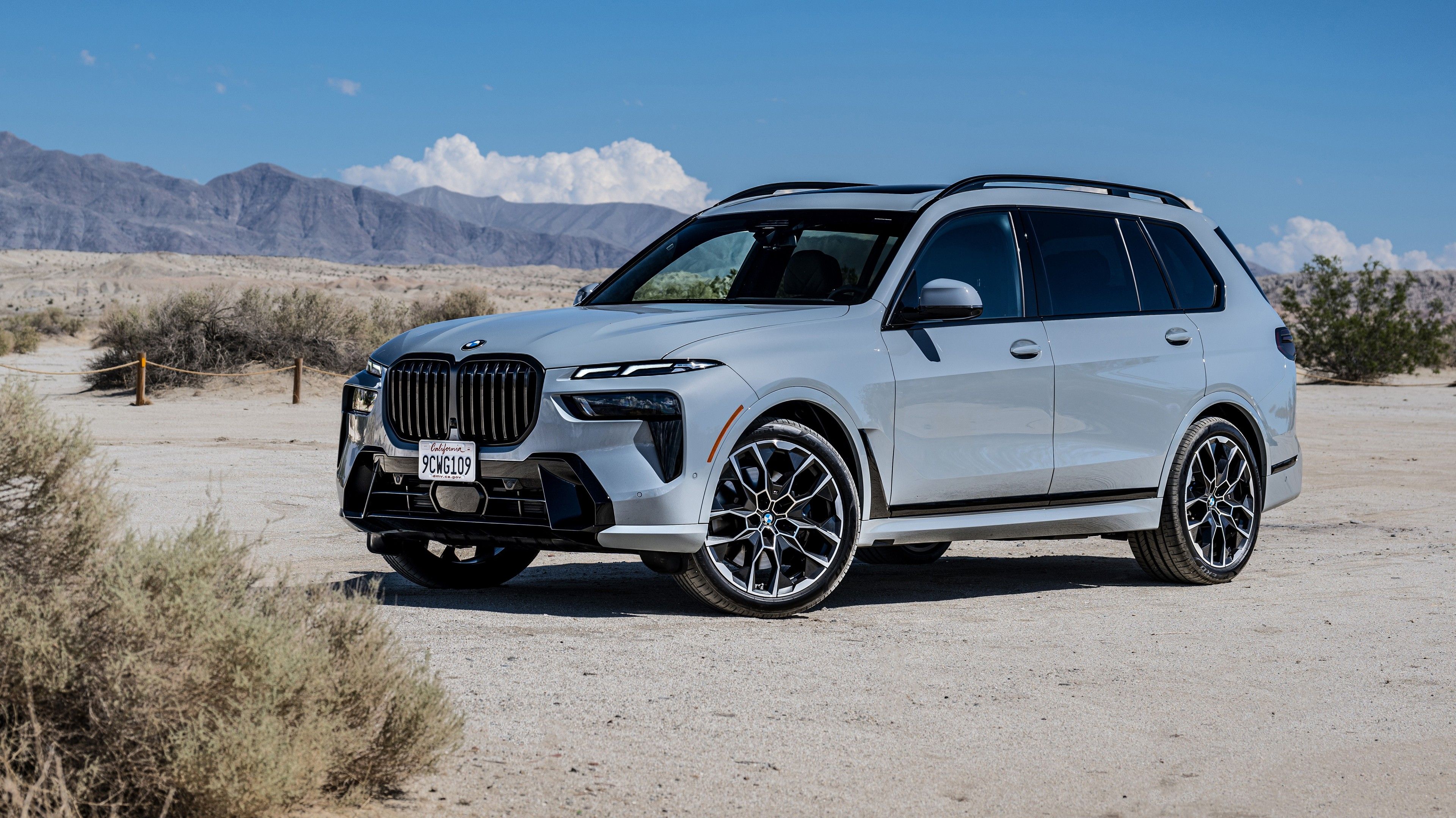 3840x2160 BMW X7 XDrive40i M Sport 2023 Car 4K 5K HD Cars Wallpaper