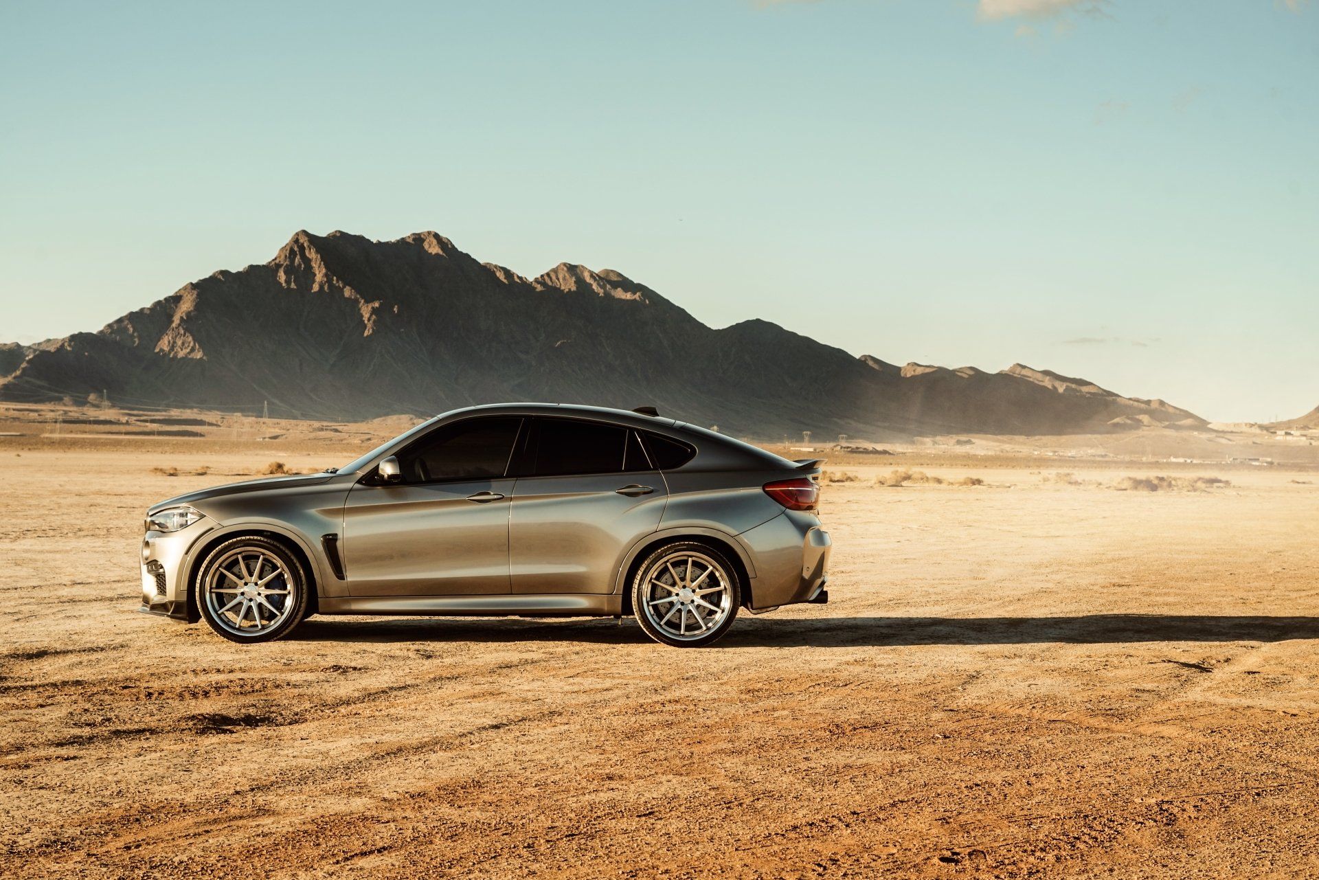 1920x1281 BMW X6 Silver SUV in Stunning 4K Ultra HD Desert Landscapex4884