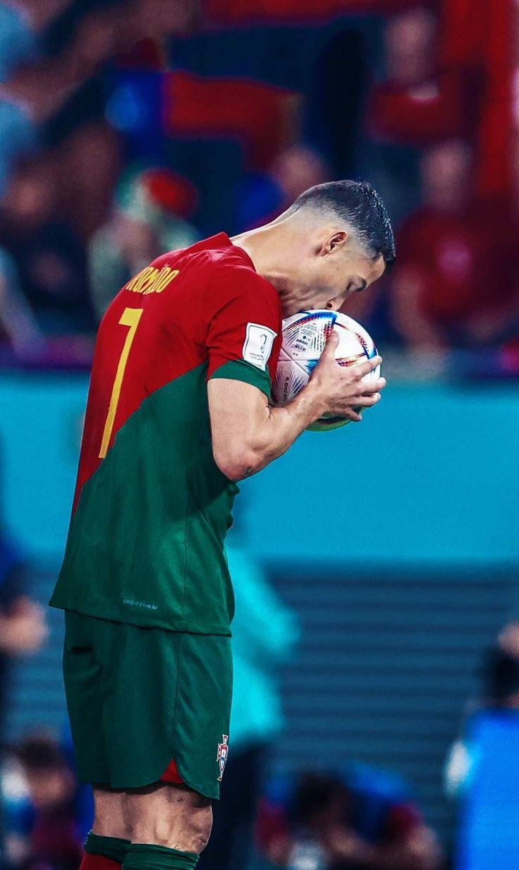 736x1233 Cristiano ronaldo 2022 worldcup Kit Wallpaper HD