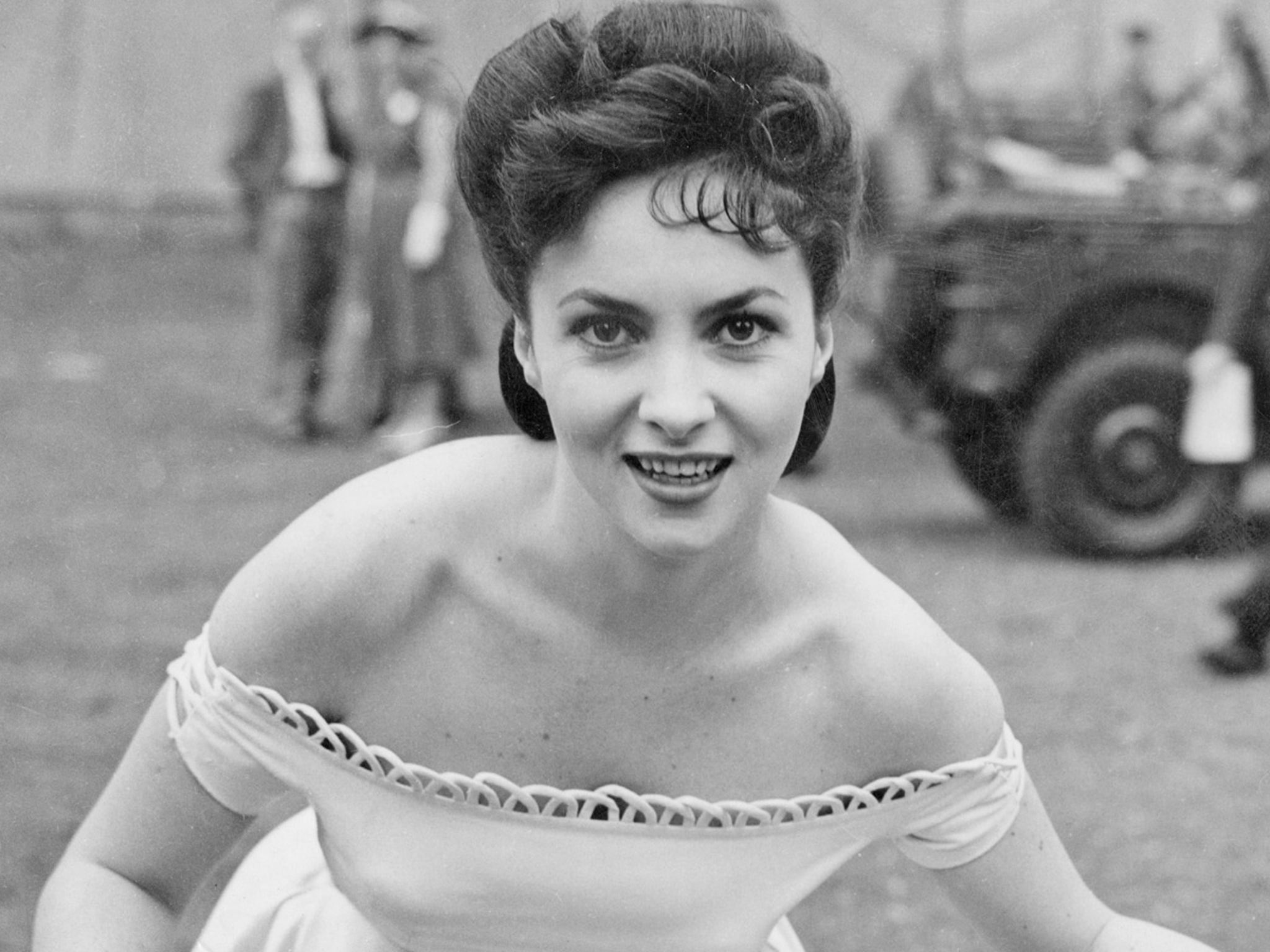 2048x1536 Gina Lollobrigida Wallpaper