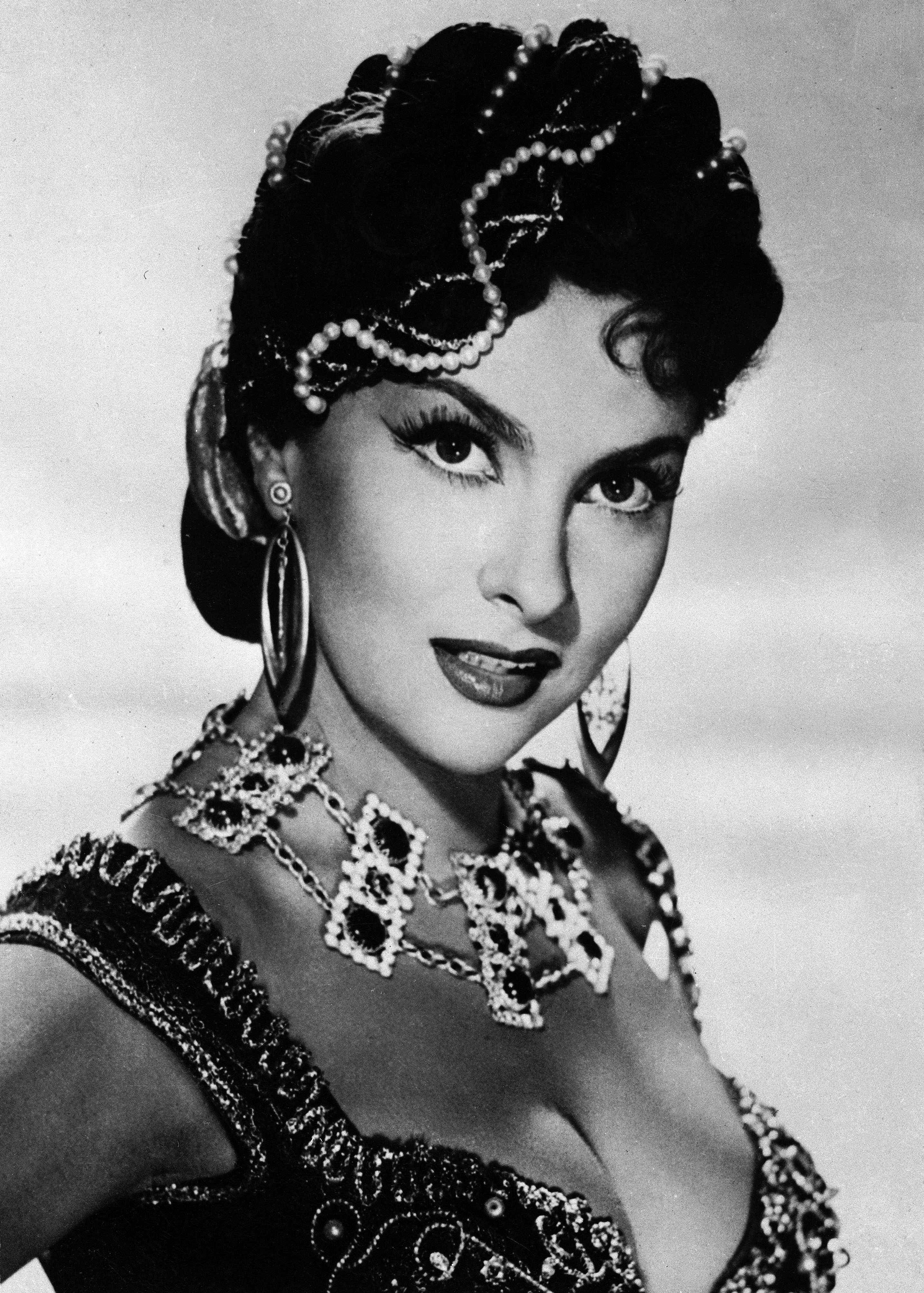 2872x4018 Gina Lollobrigida ideas. gina lollobrigida dress, gina lollobrigida makeup, gina lollobrigida jewelry