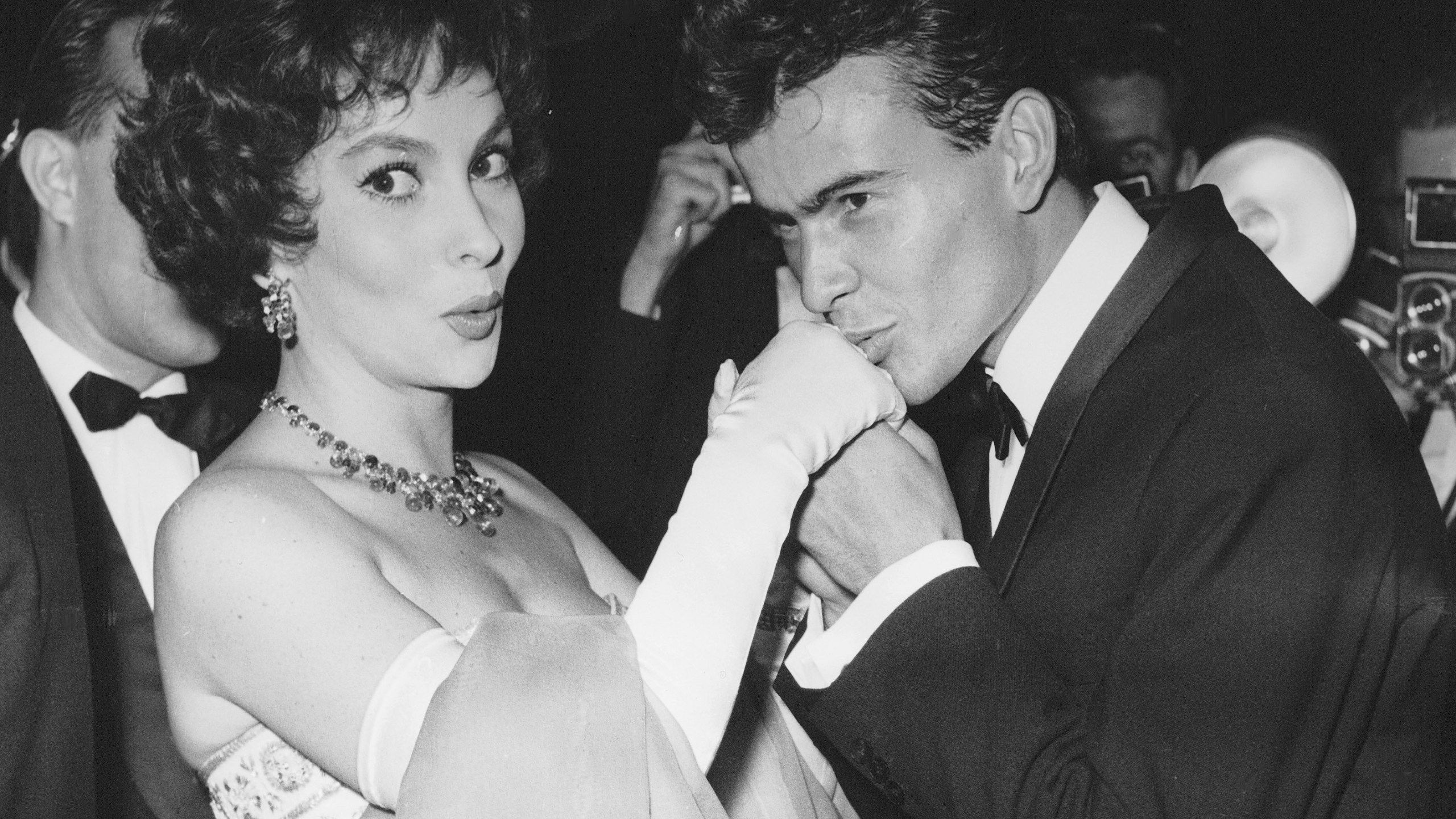 2560x1440 Italian film legend Gina Lollobrigida dies at age 95