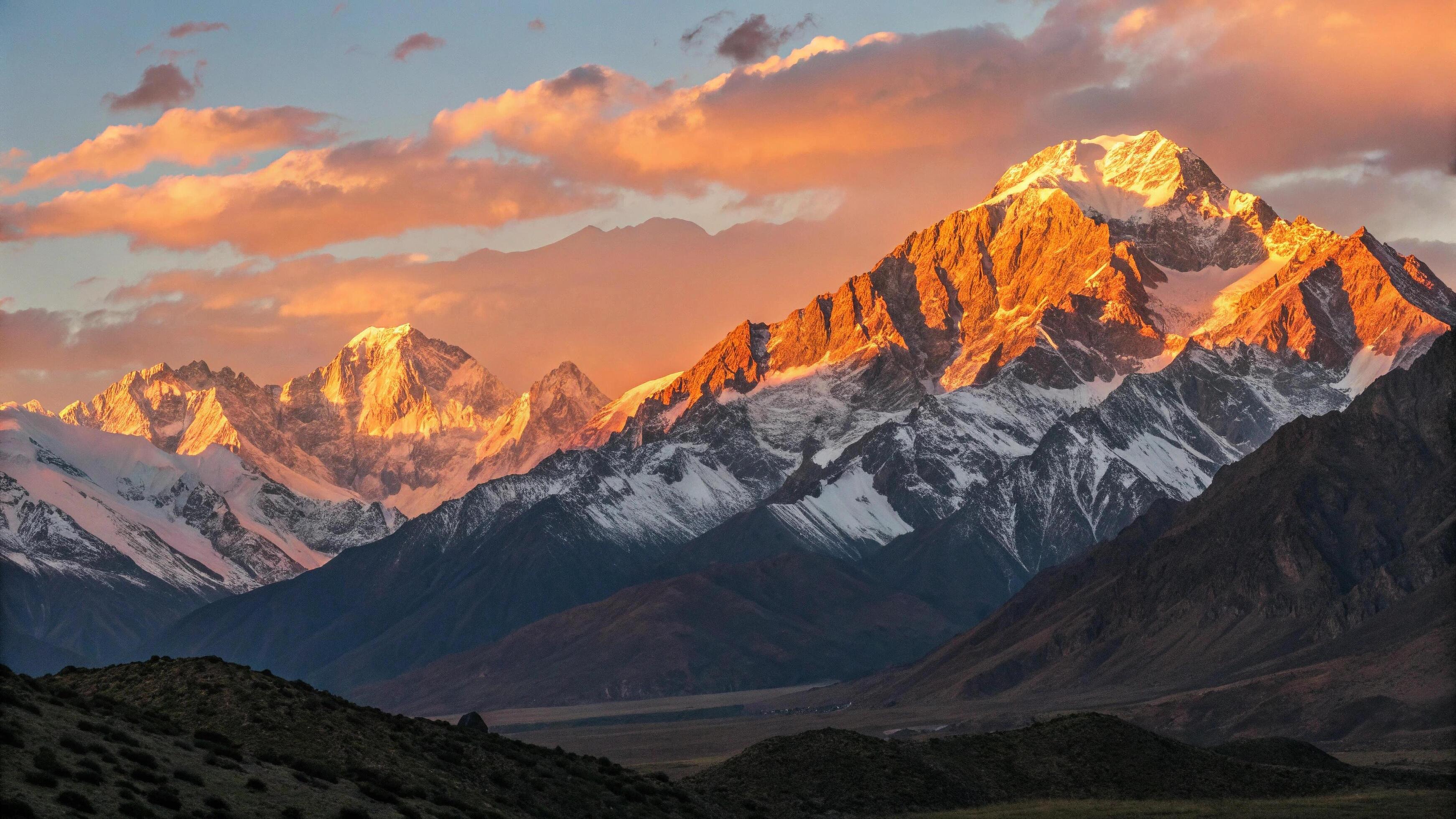 3484x1960 The mountains are lit up by the sun at sunset