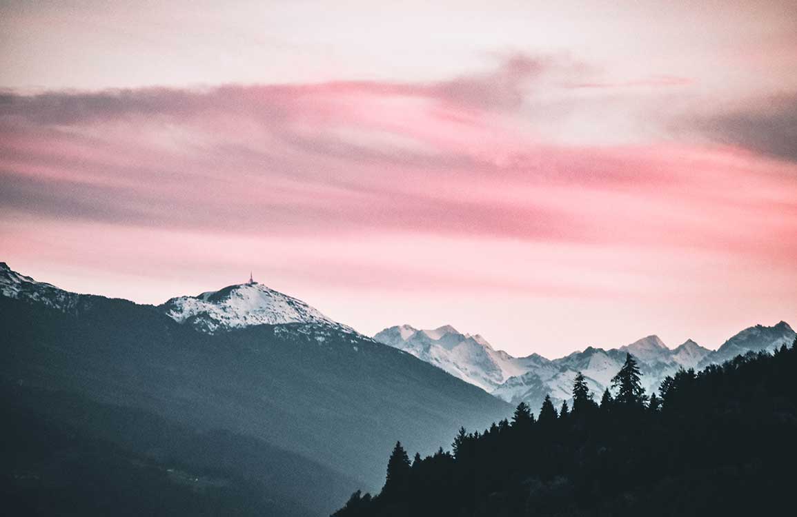 1155x750 Serene Pink Dusk Mountain Landscape Mural Wallpaper for Tranquil Spaces